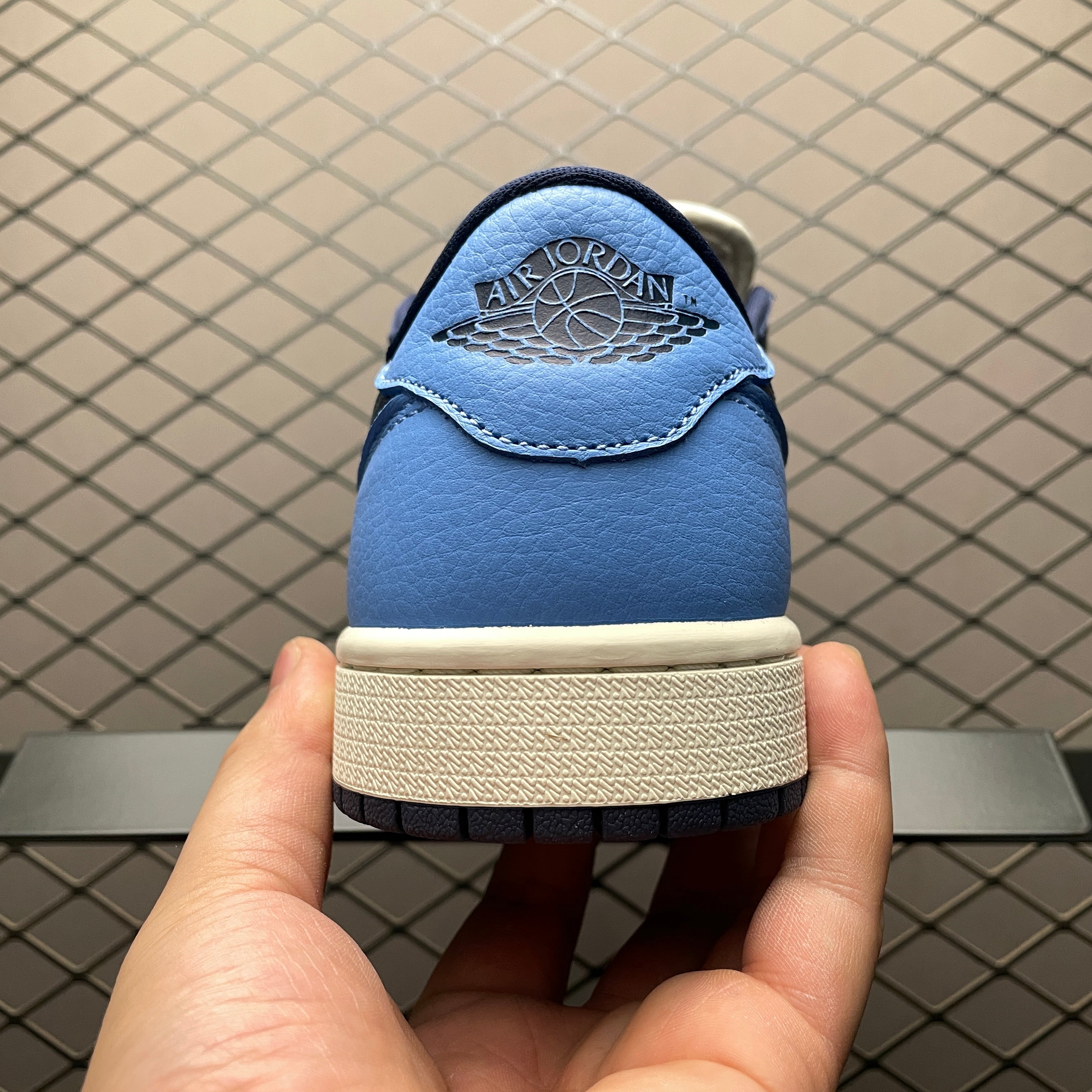 AJ1 Low Obsidian UNC - Image 3