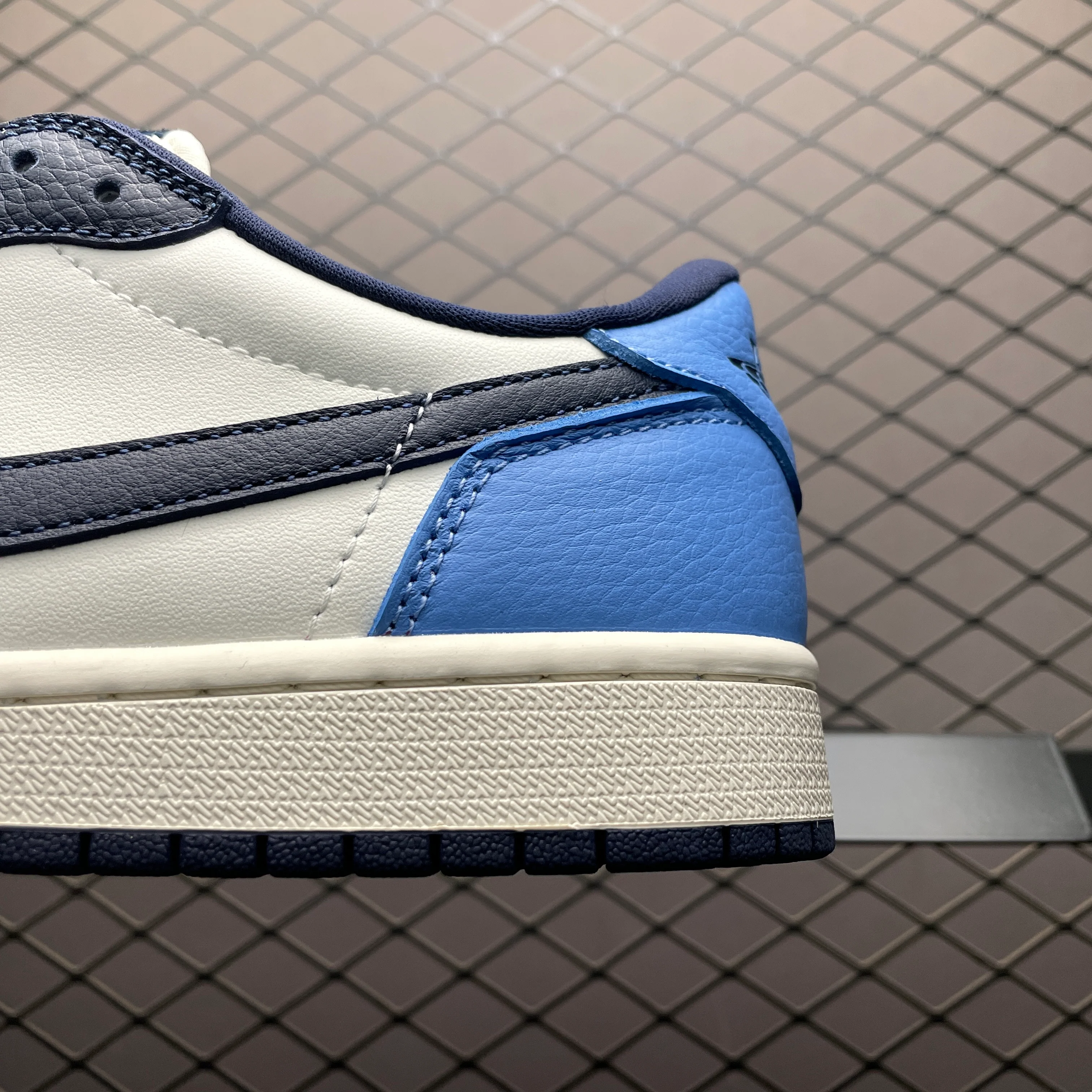 AJ1 Low Obsidian UNC - Image 5