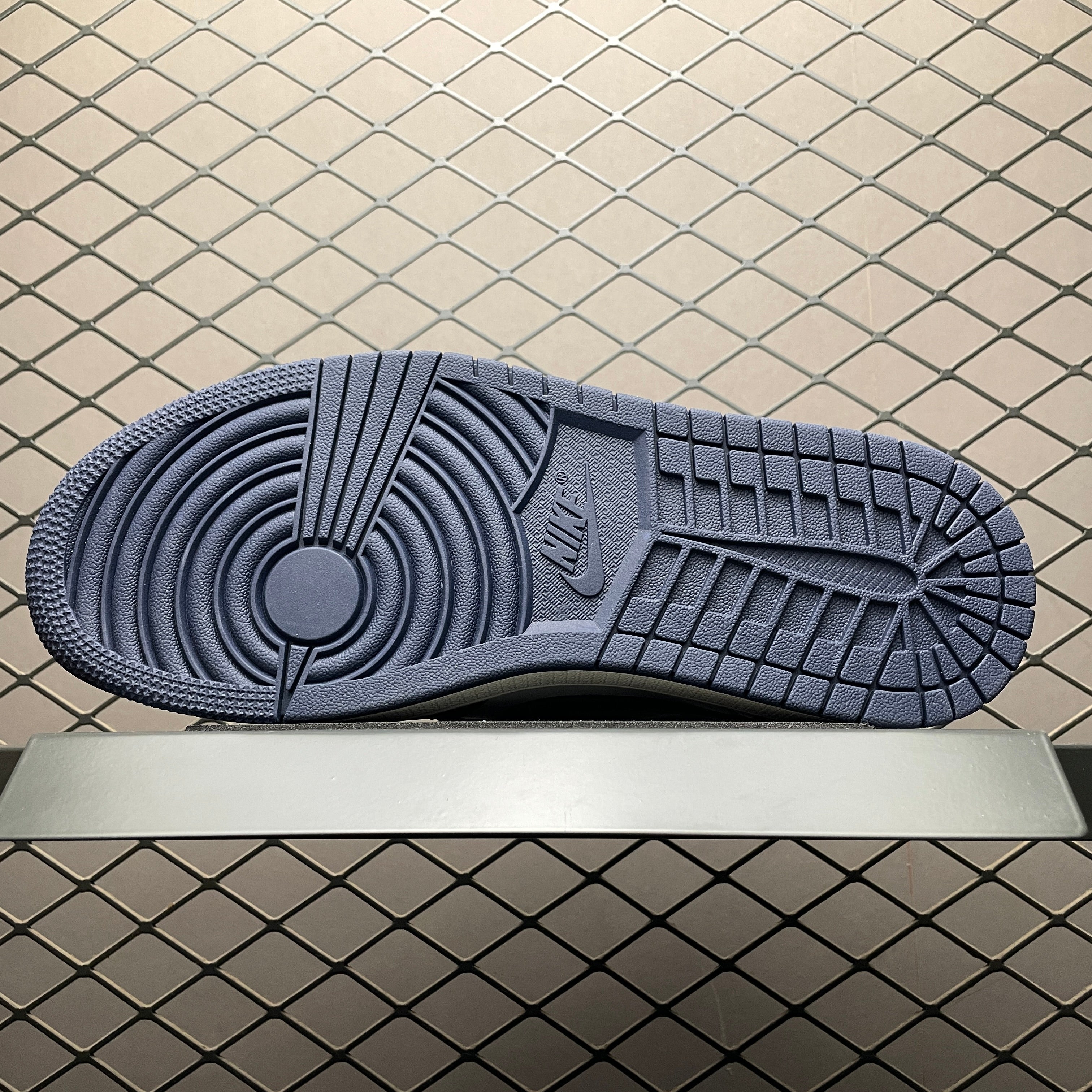 AJ1 Low Obsidian UNC - Image 6