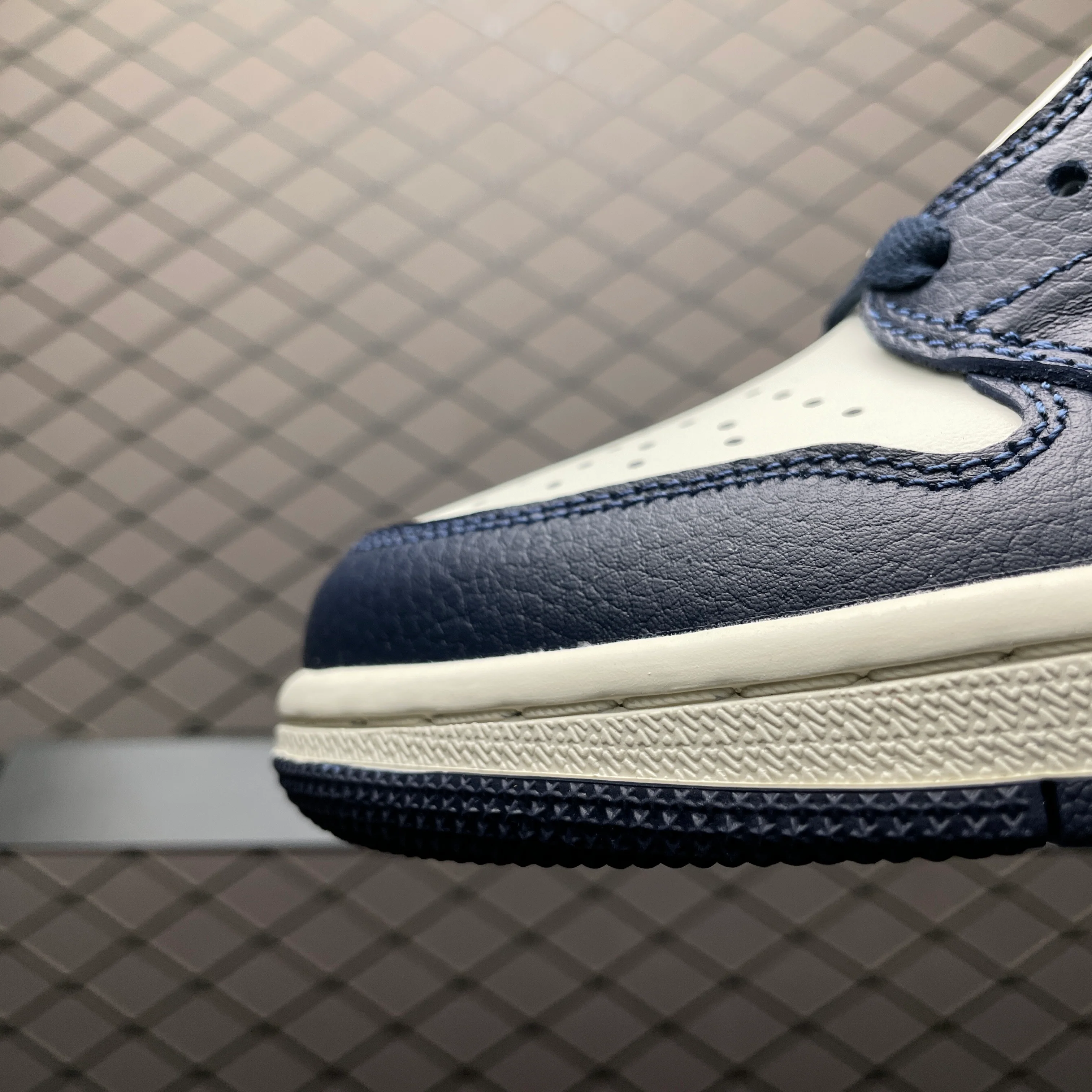 AJ1 Low Obsidian UNC - Image 7