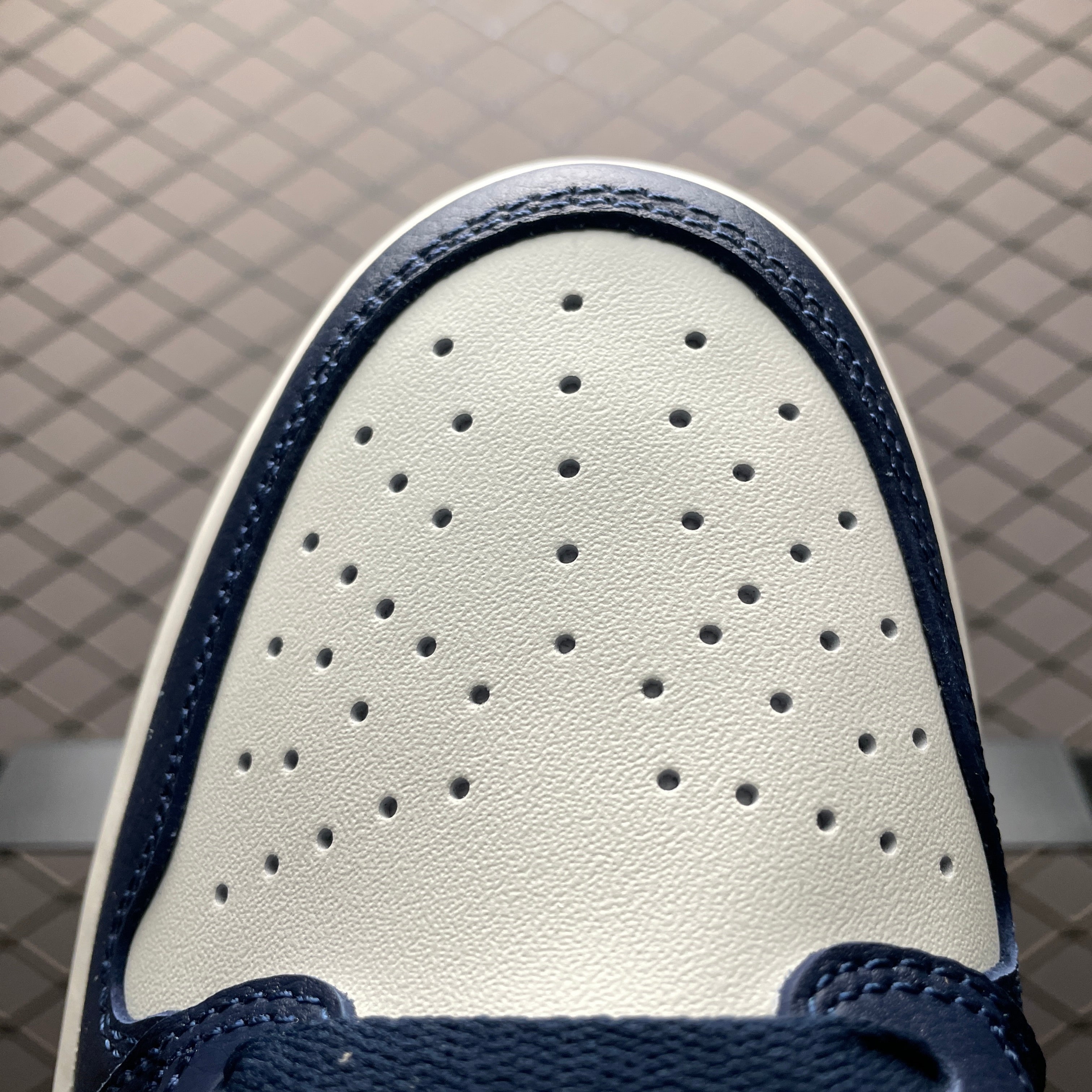 AJ1 Low Obsidian UNC - Image 8