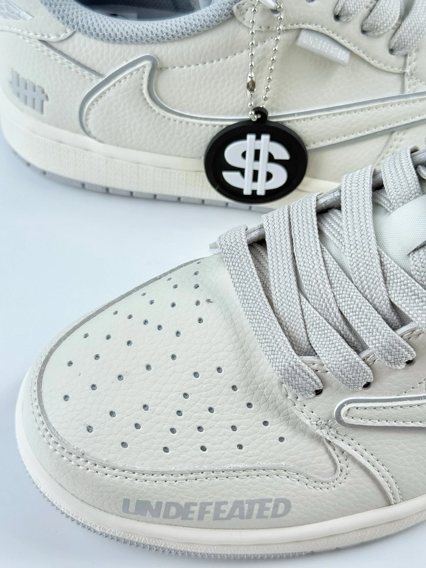 AJ1 Low Travis Scott x UNDFTD Customs - Image 4