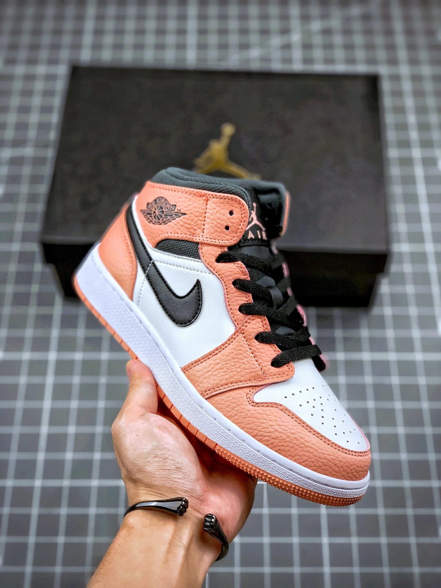 AJ1 Pink Quartz - Image 2