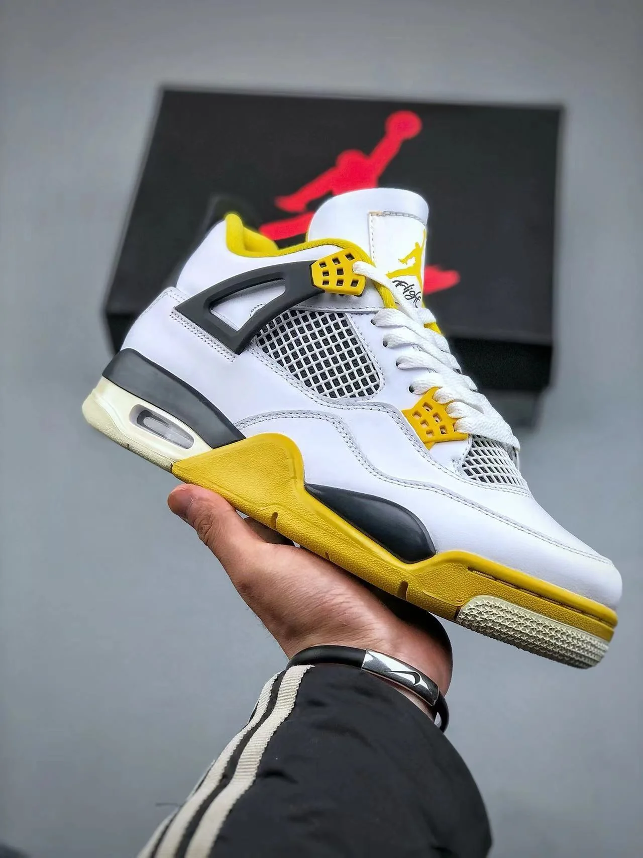 AJ4 Retro Vivid Sulfur - Image 2