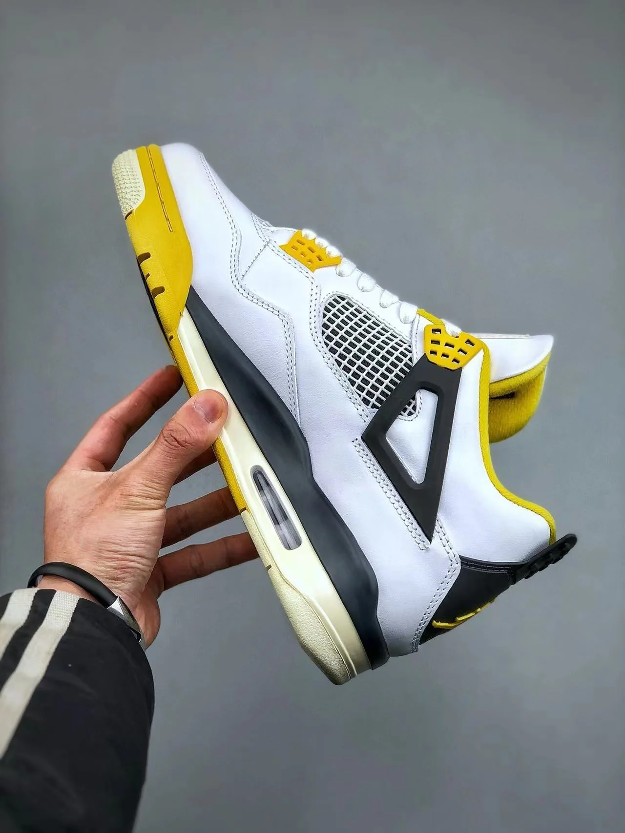 AJ4 Retro Vivid Sulfur - Image 3
