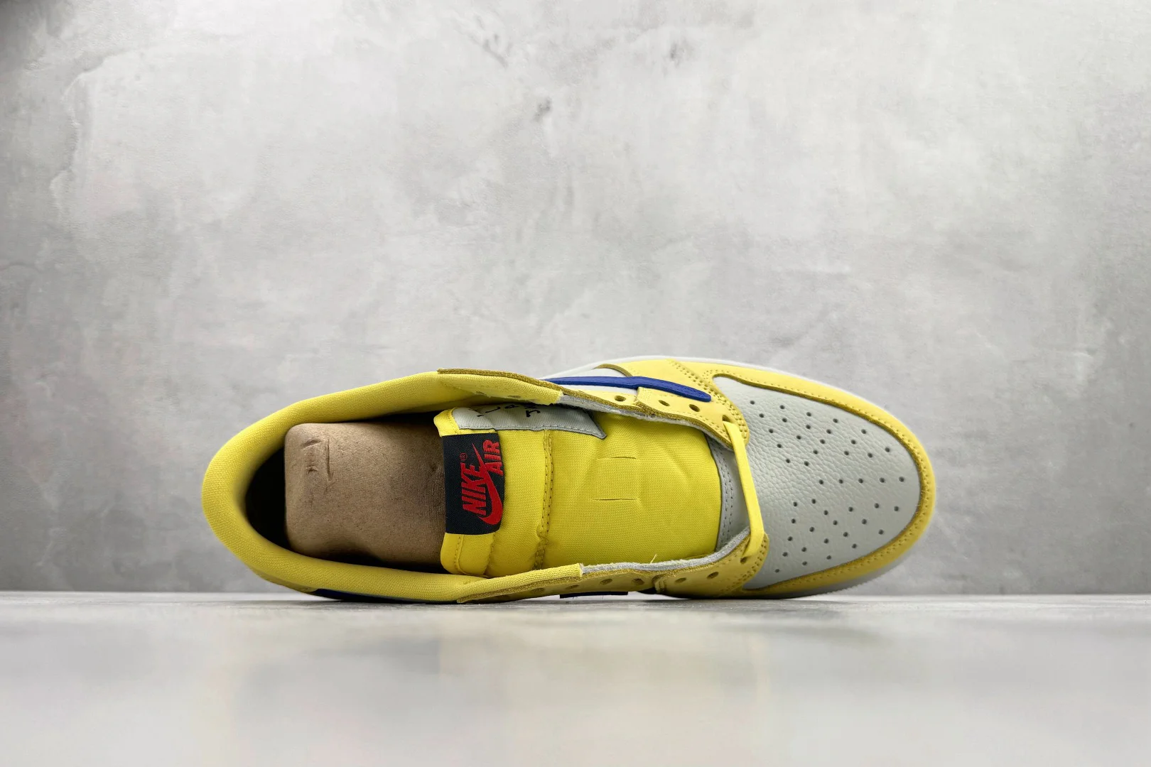 AJ1 Low Travis Scott Canary Yellow - Image 4