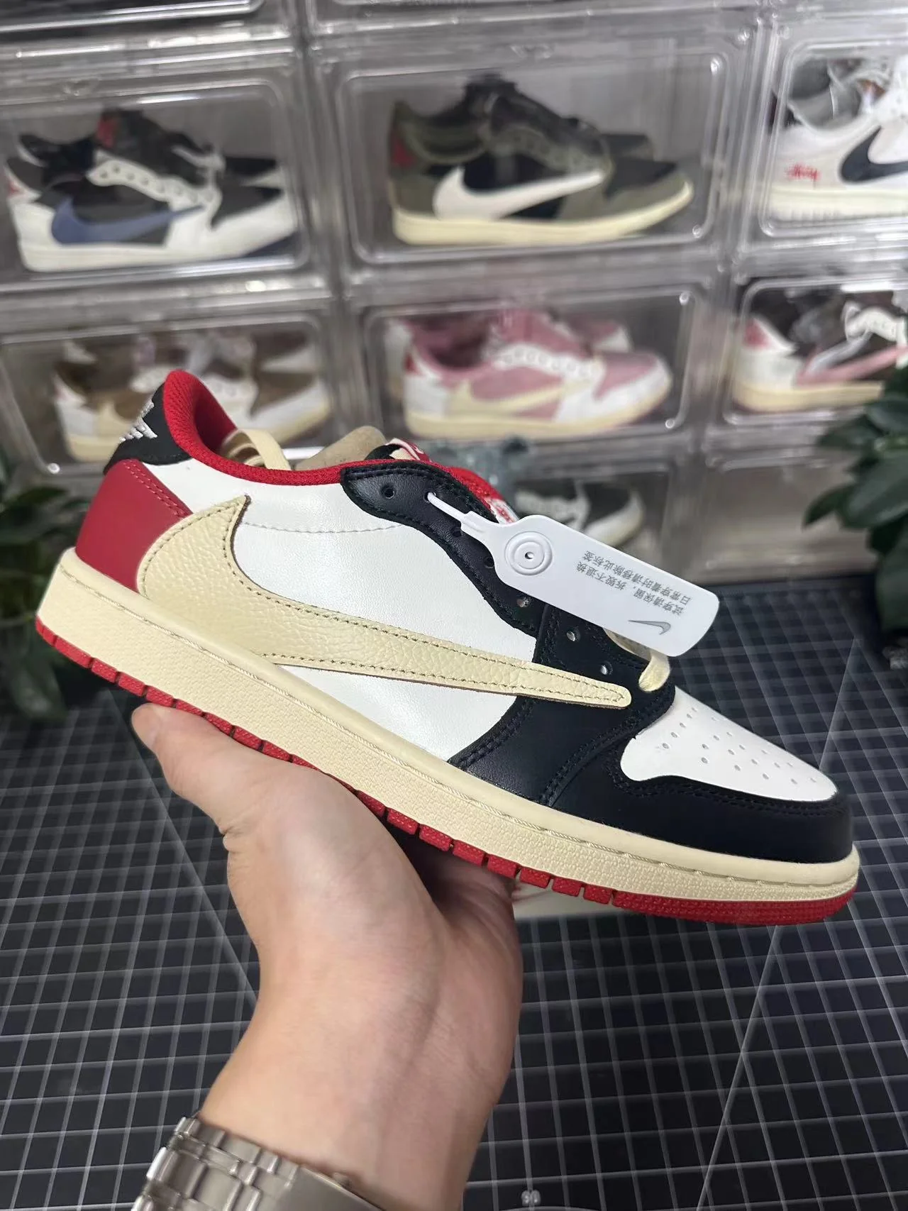 AJ1 Low Travis Scott Chicago - Image 2