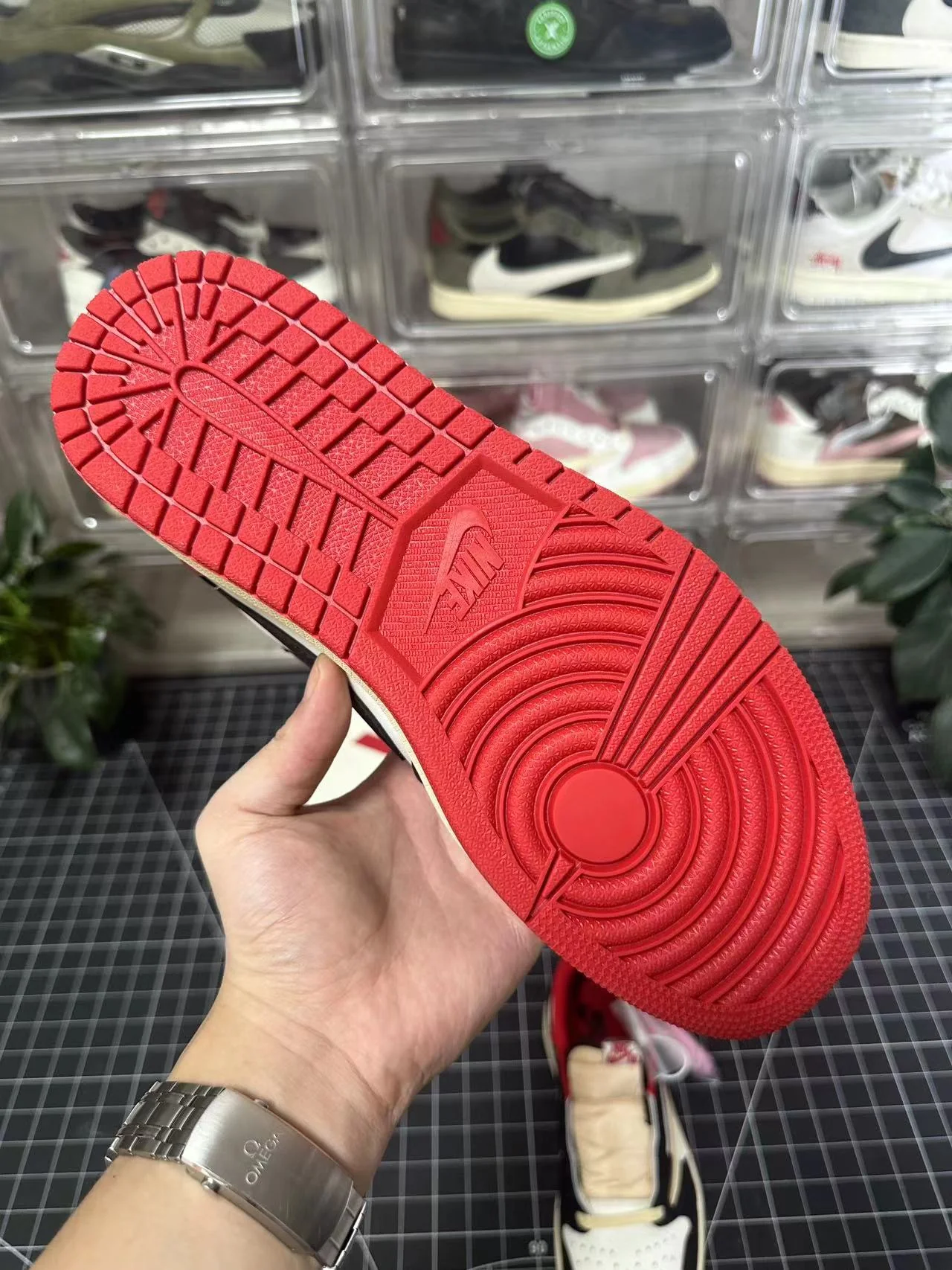 AJ1 Low Travis Scott Chicago - Image 6