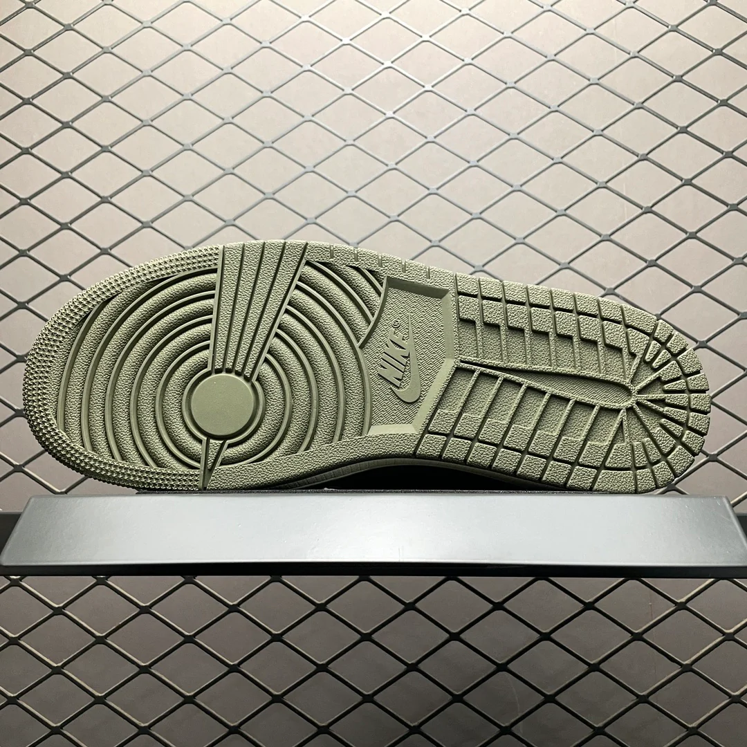 AJ1 Low Travis Scott Medium Olive - Image 5