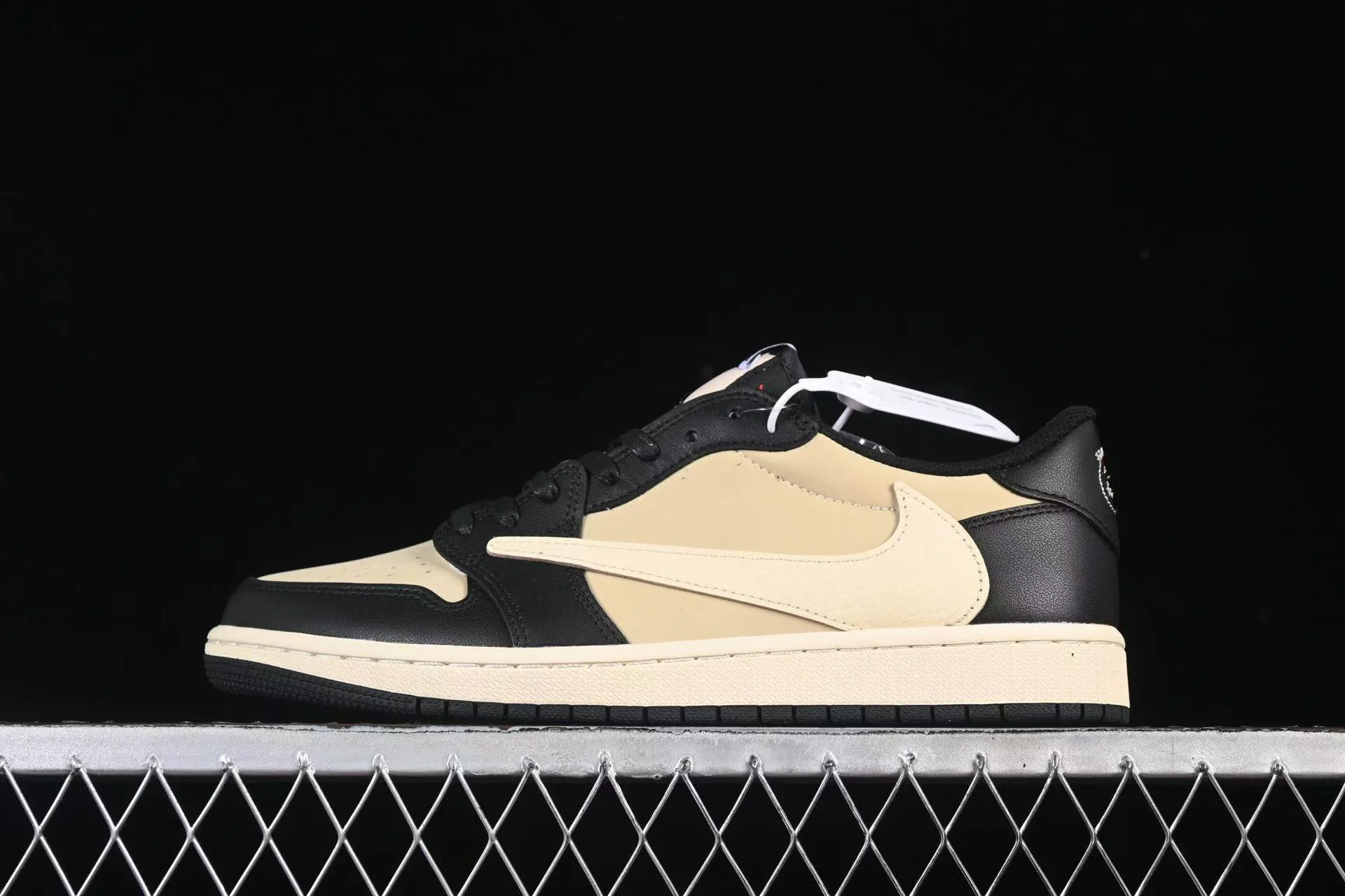 AJ1 Low Travis Scott Pale Vanilla - Image 2
