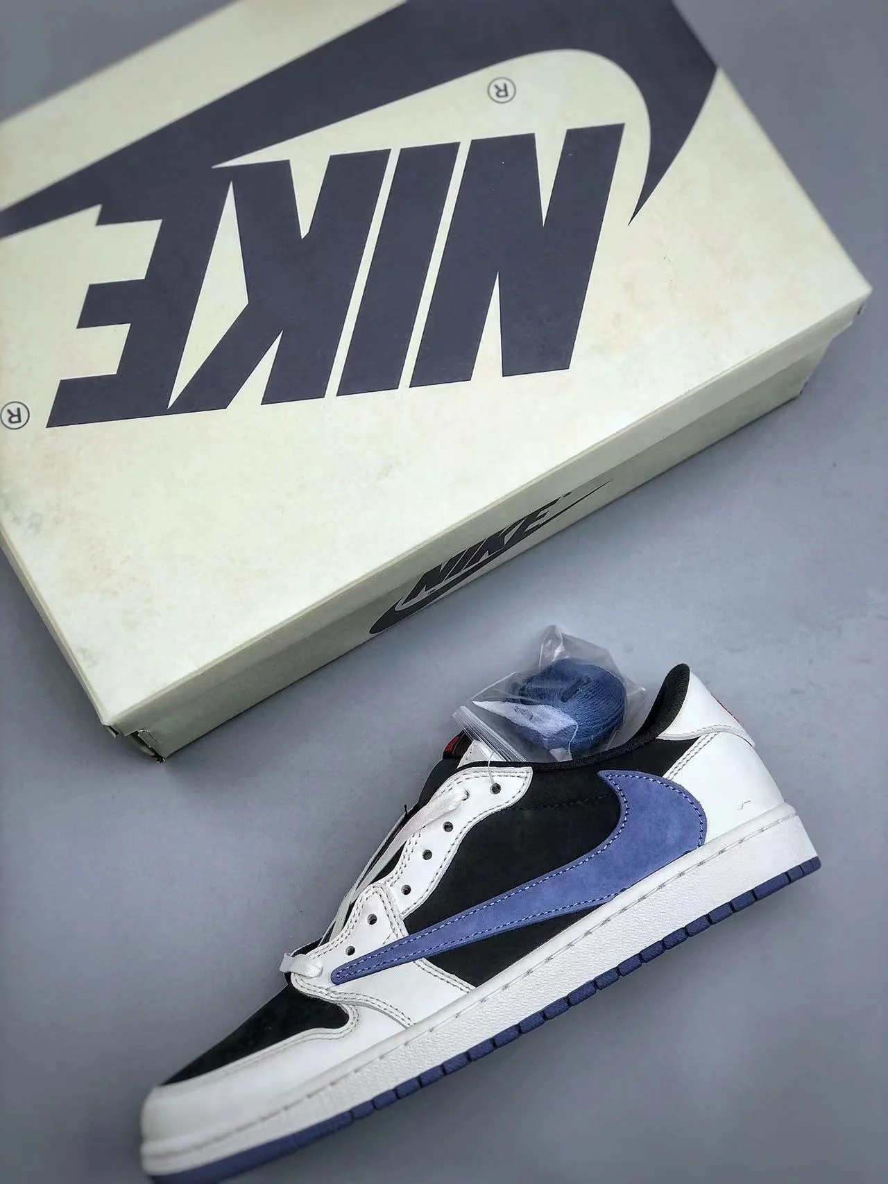 AJ1 Low Travis Scott Reverse Blue - Image 4
