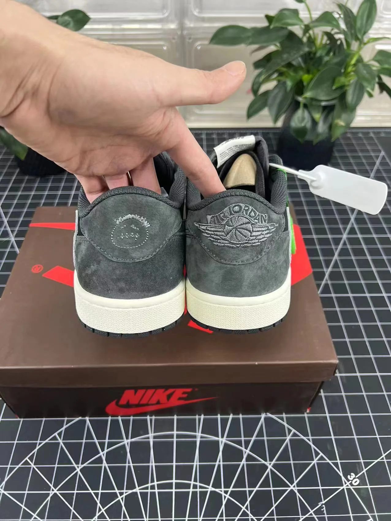 AJ1 Low Travis Scott Reverse Phantom Grey - Image 2