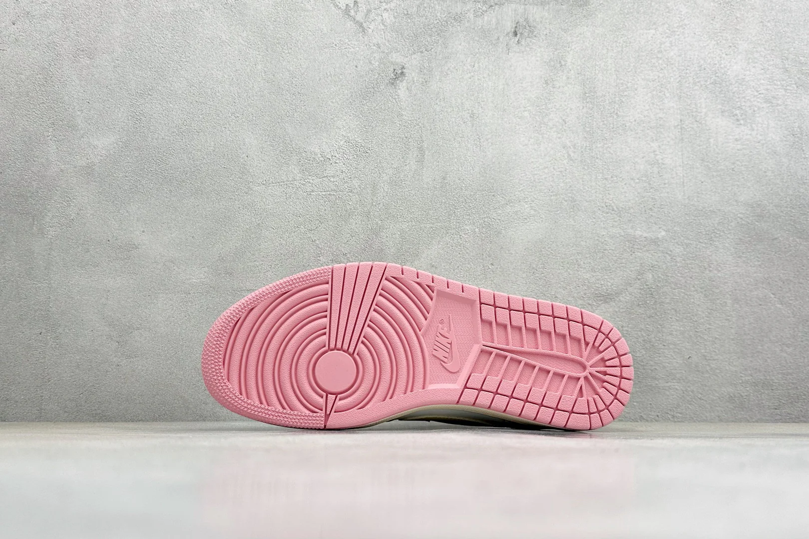 AJ1 Low Travis Scott Shy Pink - Image 5