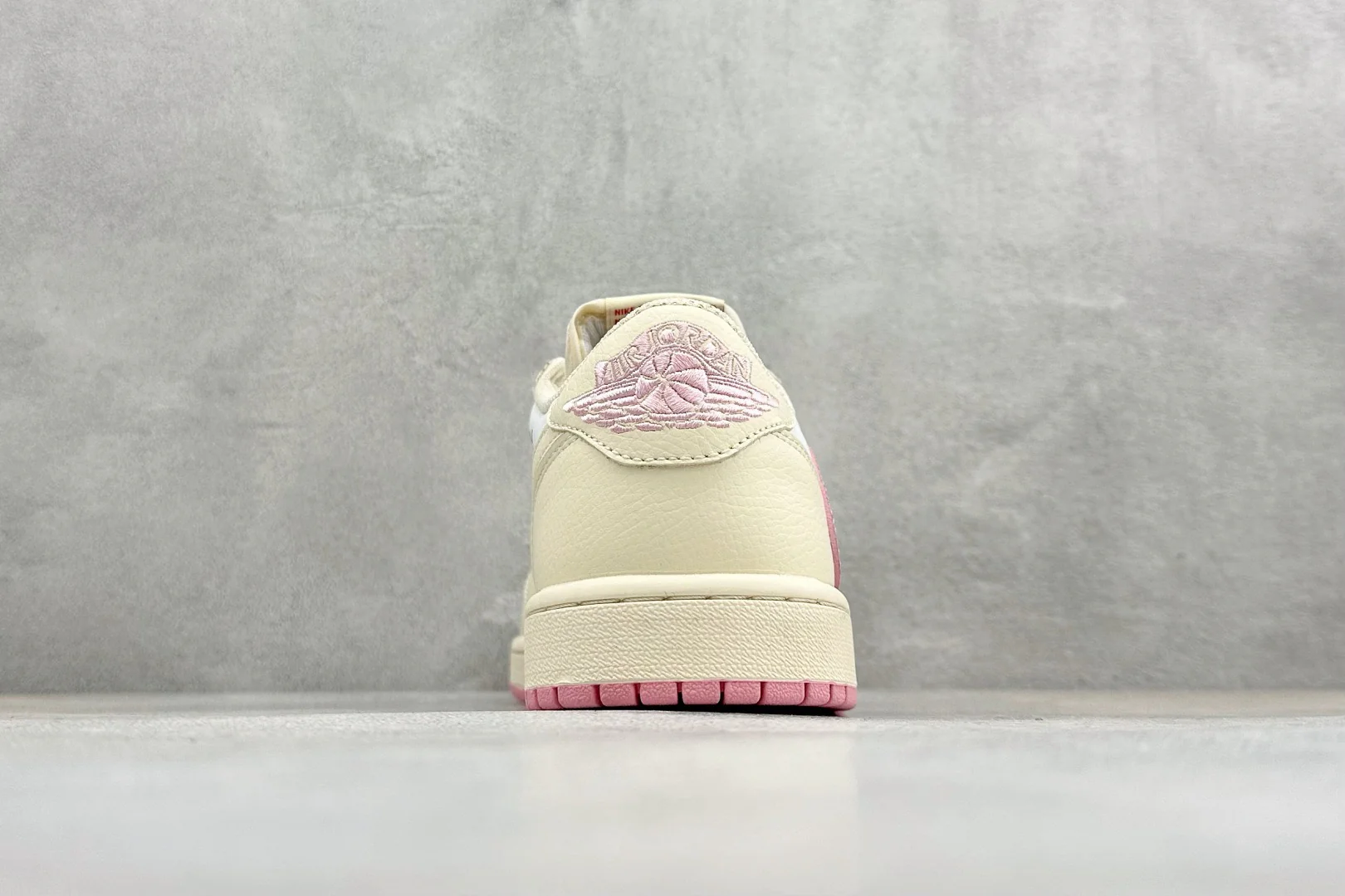 AJ1 Low Travis Scott Shy Pink - Image 7