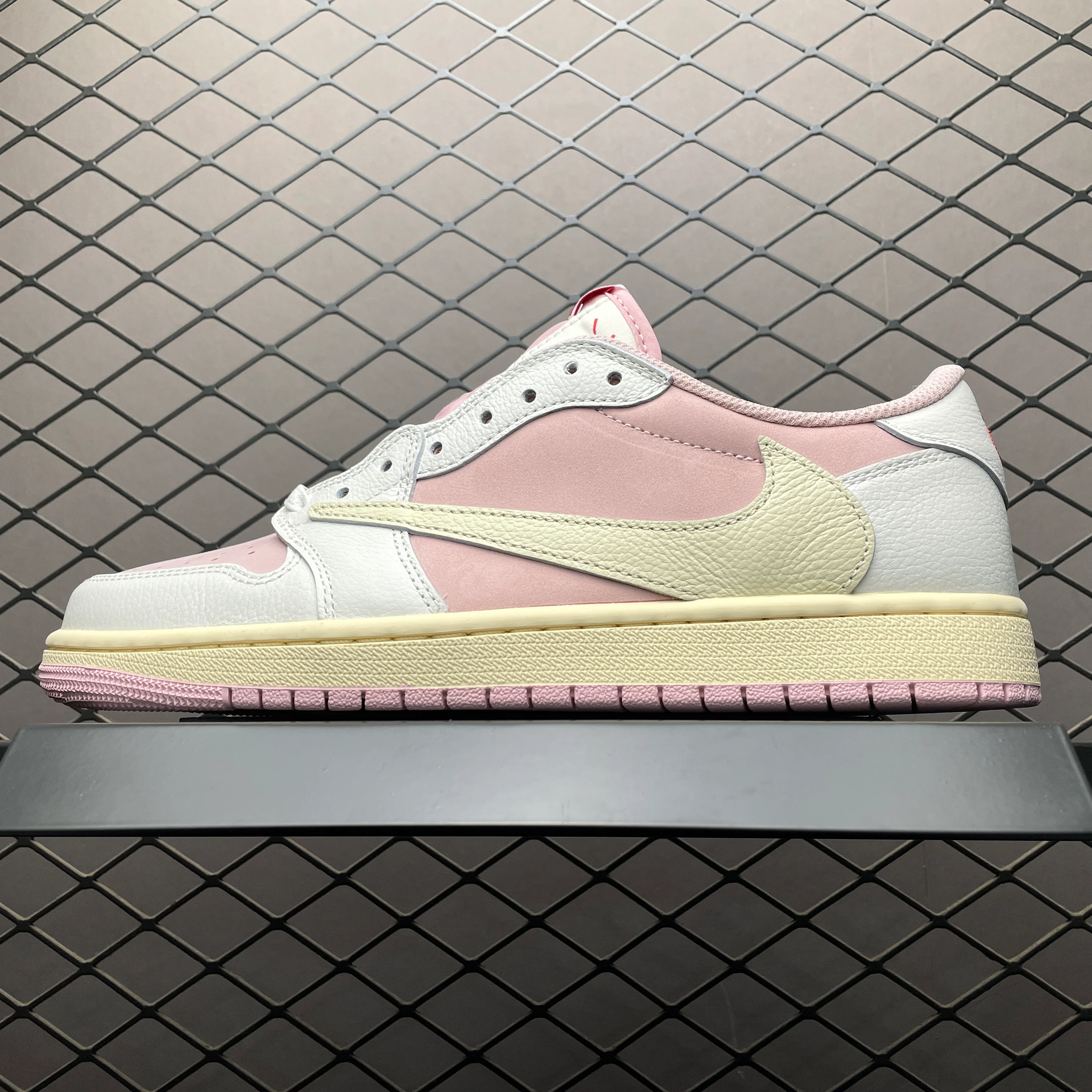 AJ1 Low Travis Scott Reverse Shy Pink - Image 2