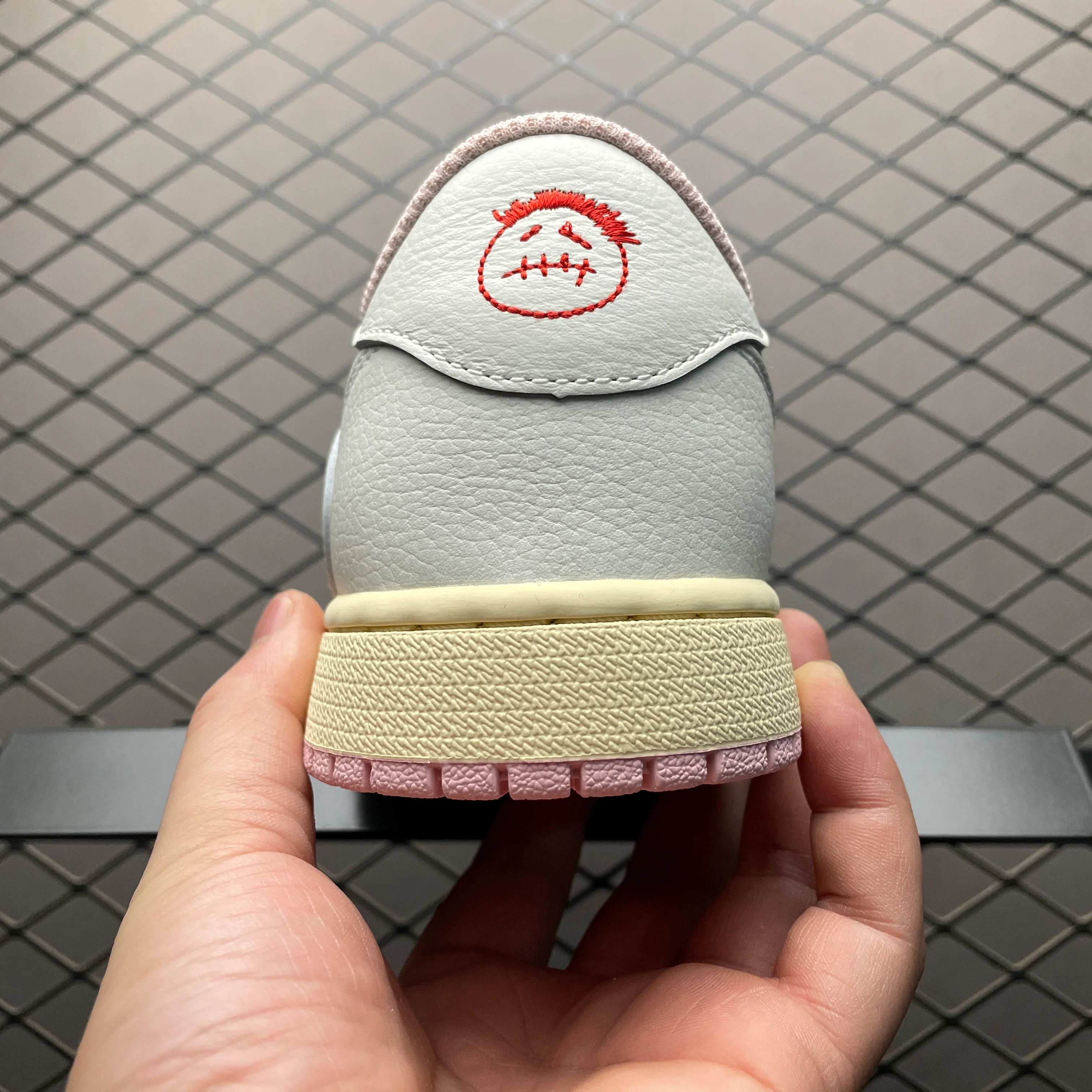 AJ1 Low Travis Scott Reverse Shy Pink - Image 3