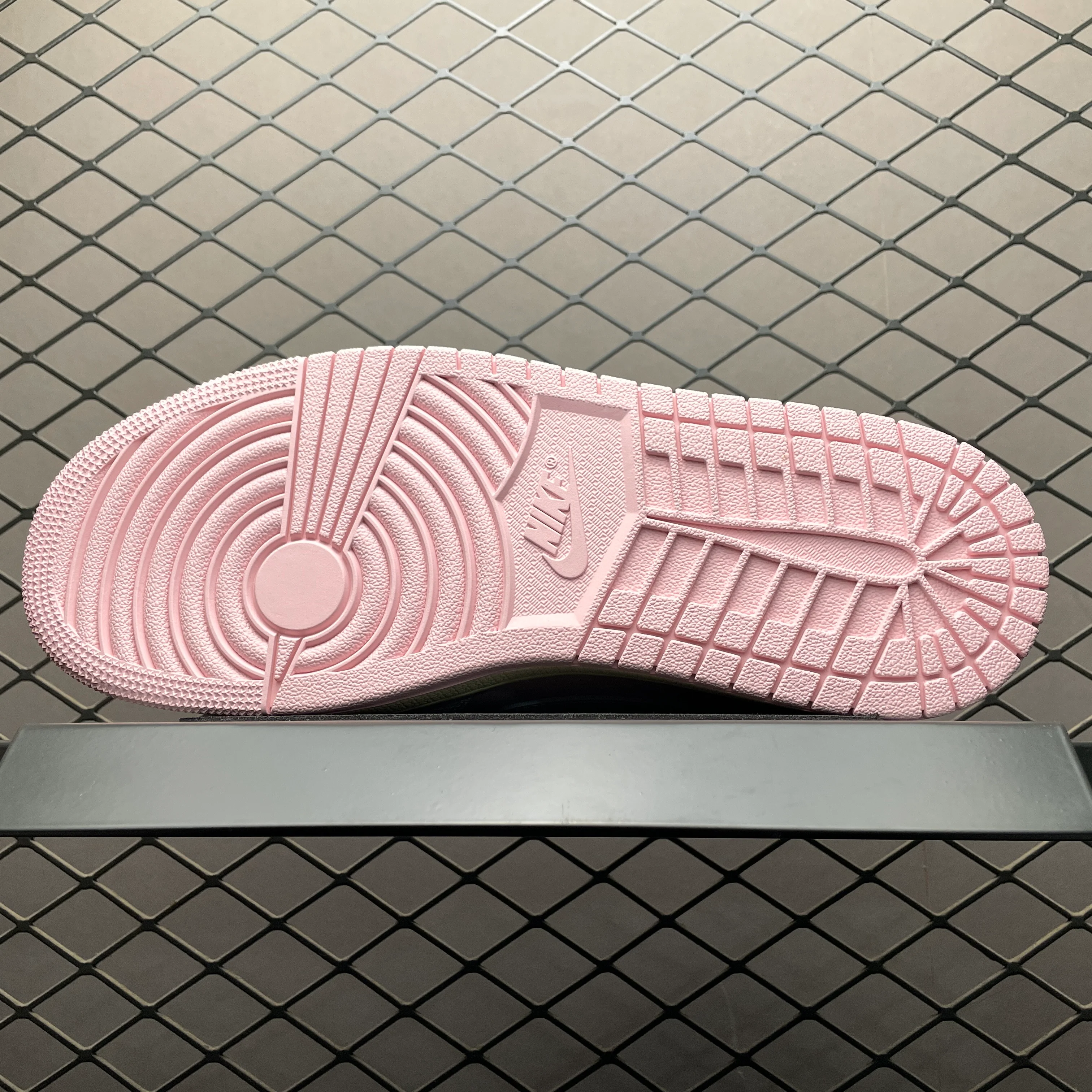 AJ1 Low Travis Scott Reverse Shy Pink - Image 6