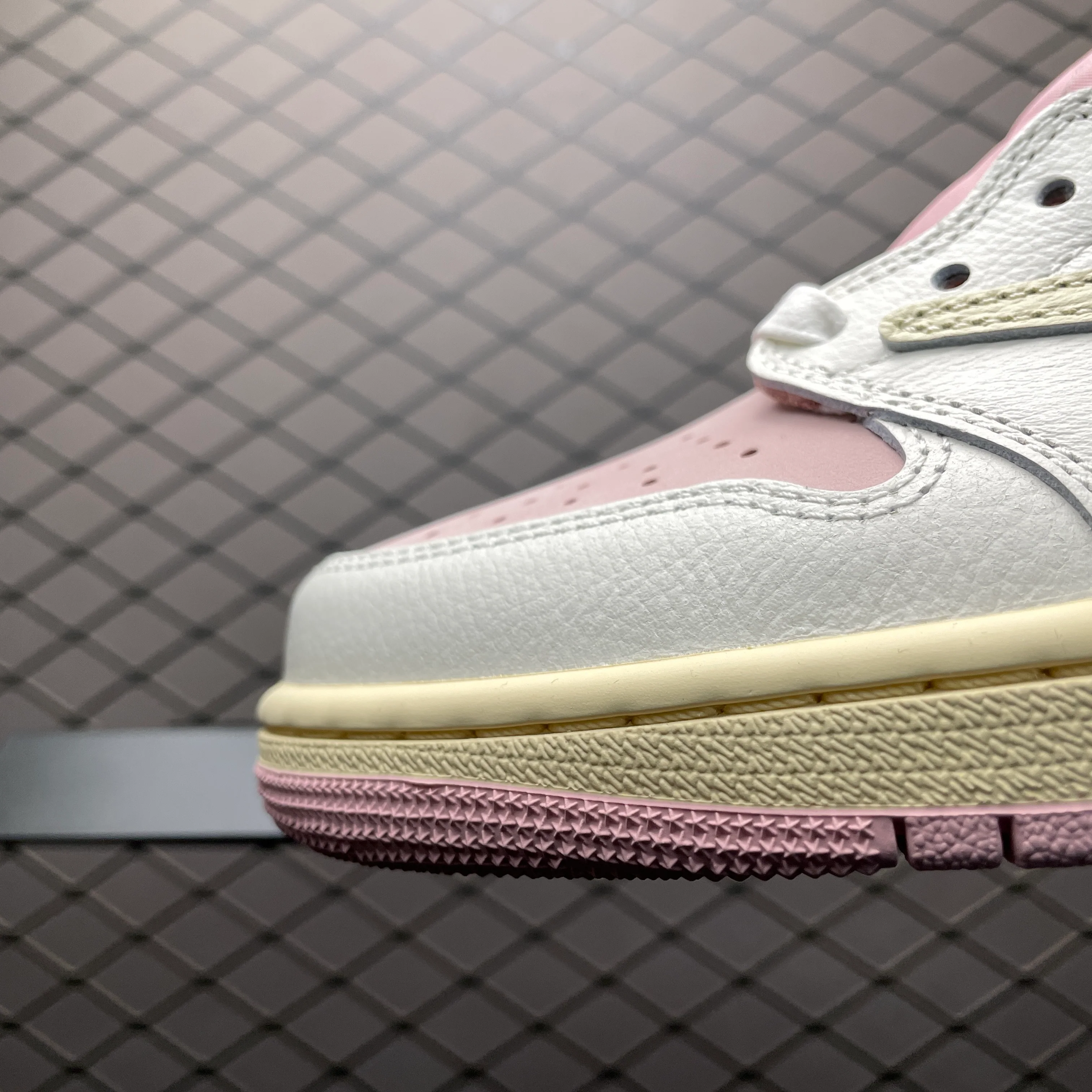 AJ1 Low Travis Scott Reverse Shy Pink - Image 7