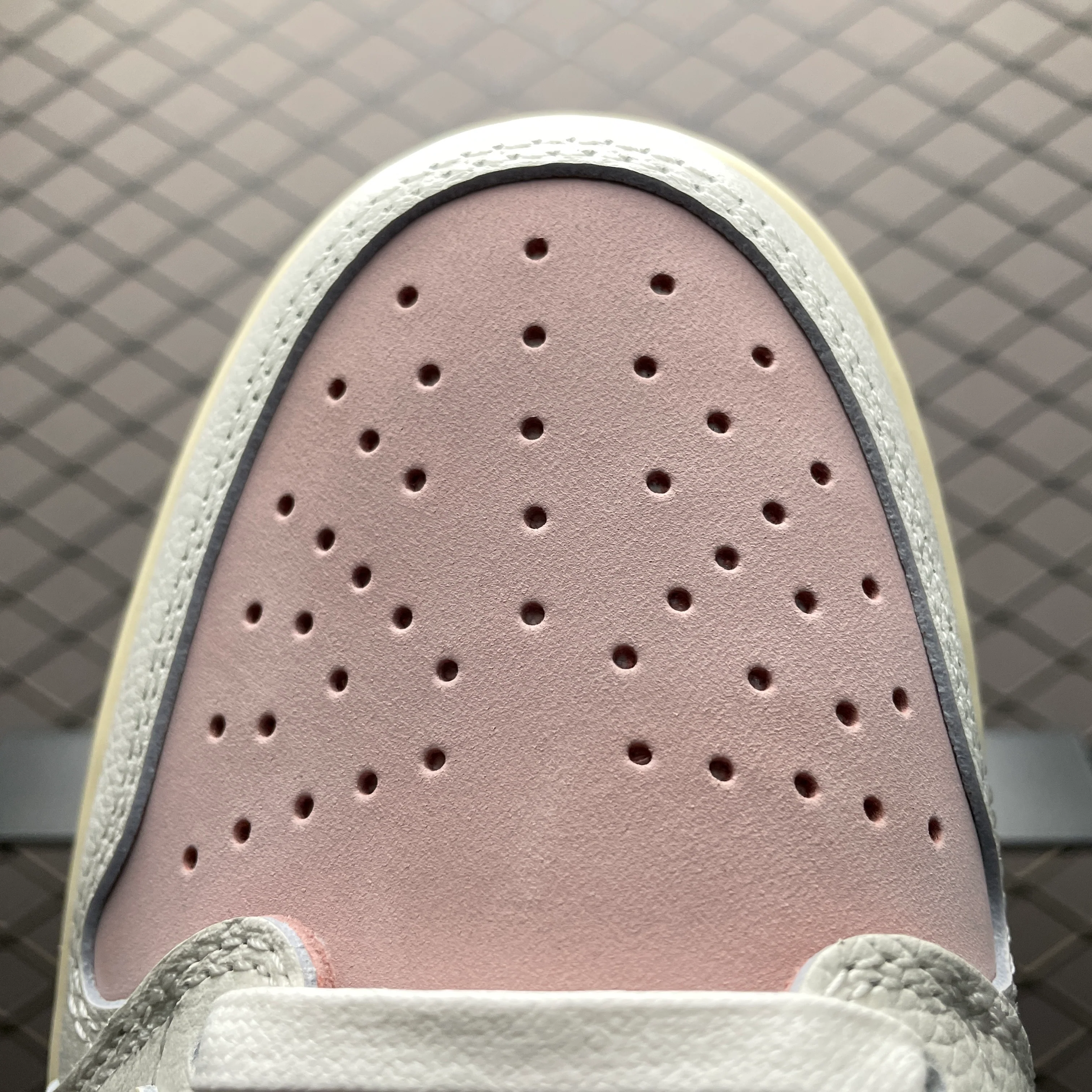 AJ1 Low Travis Scott Reverse Shy Pink - Image 8