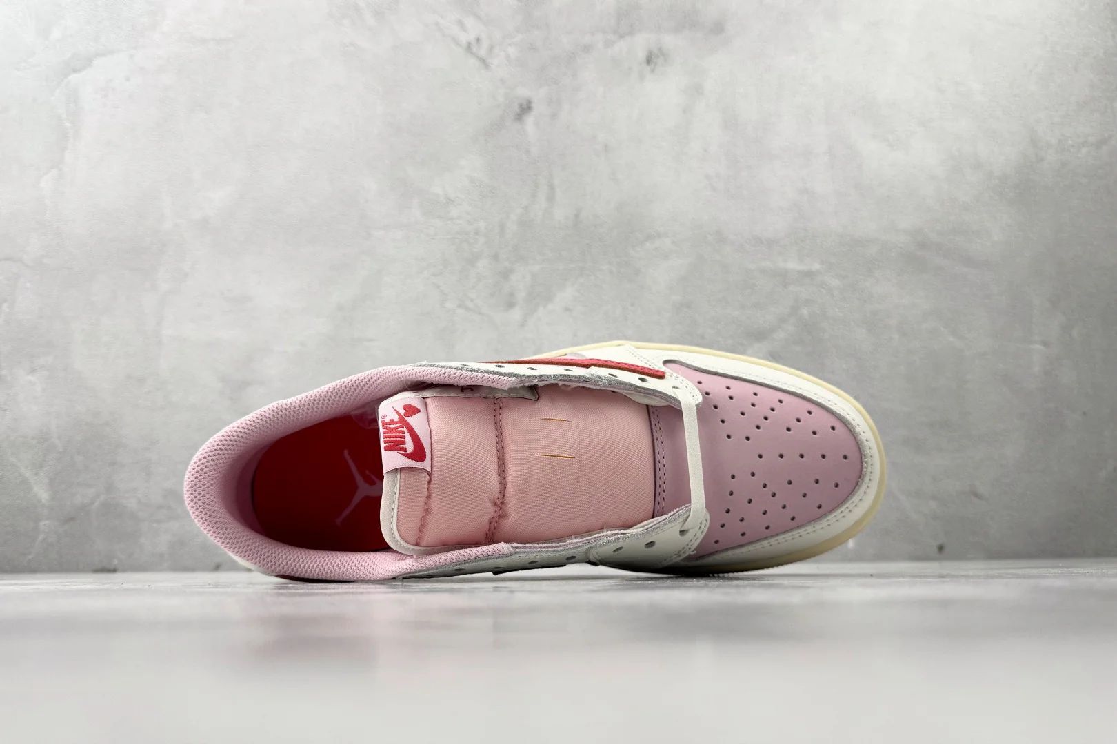 AJ1 Low Travis Scott Tropical Pink - Image 4