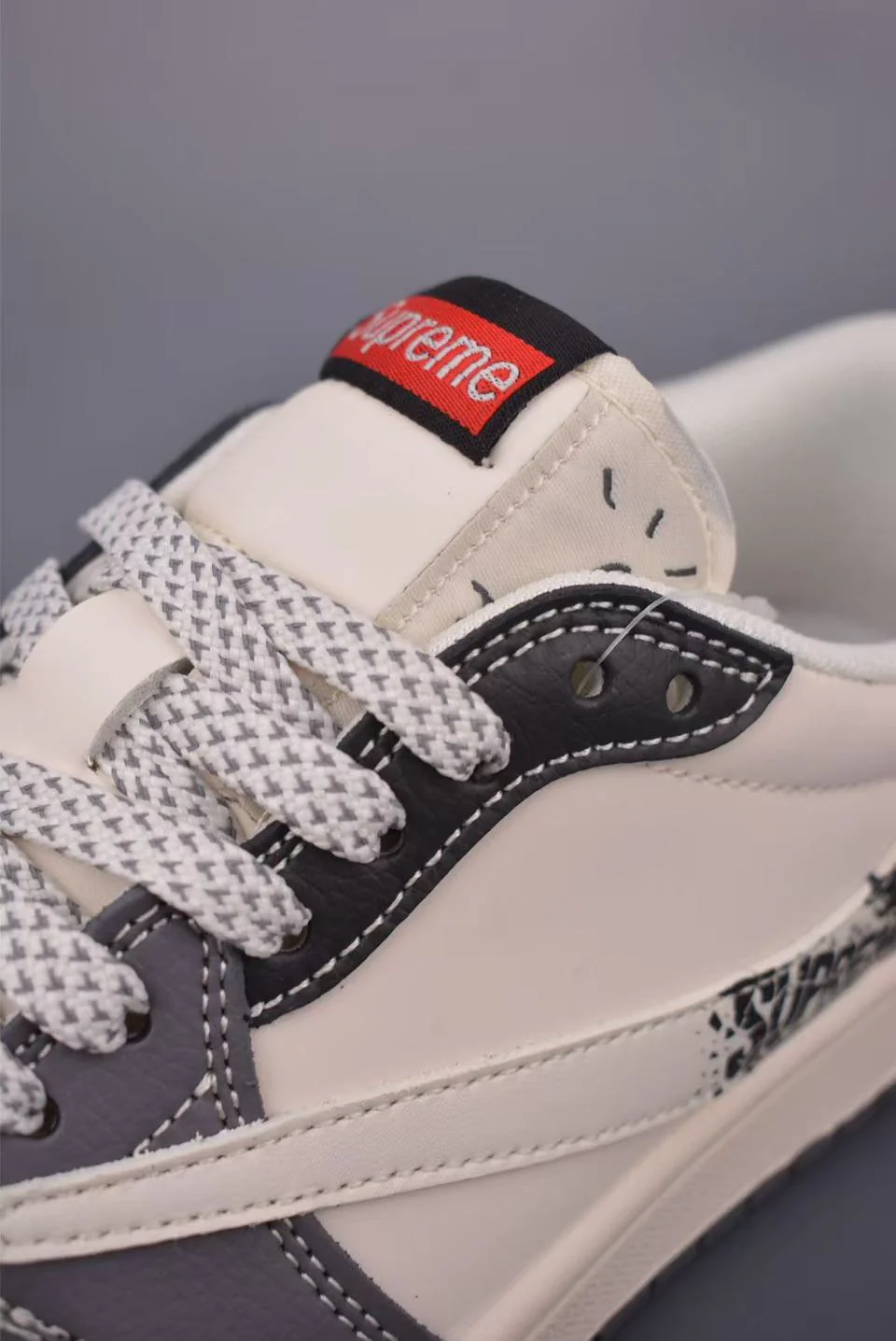 AJ1 Low Travis Scott x Supreme Customs - Image 3