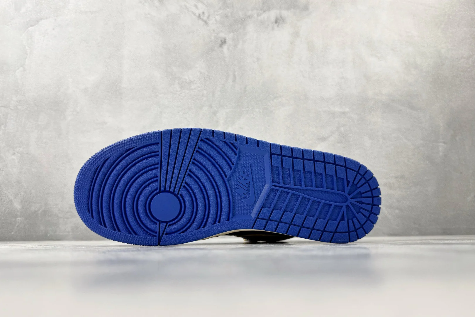 AJ1 Retro High Union Los Angeles x Fragment Design 2.0 - Image 5