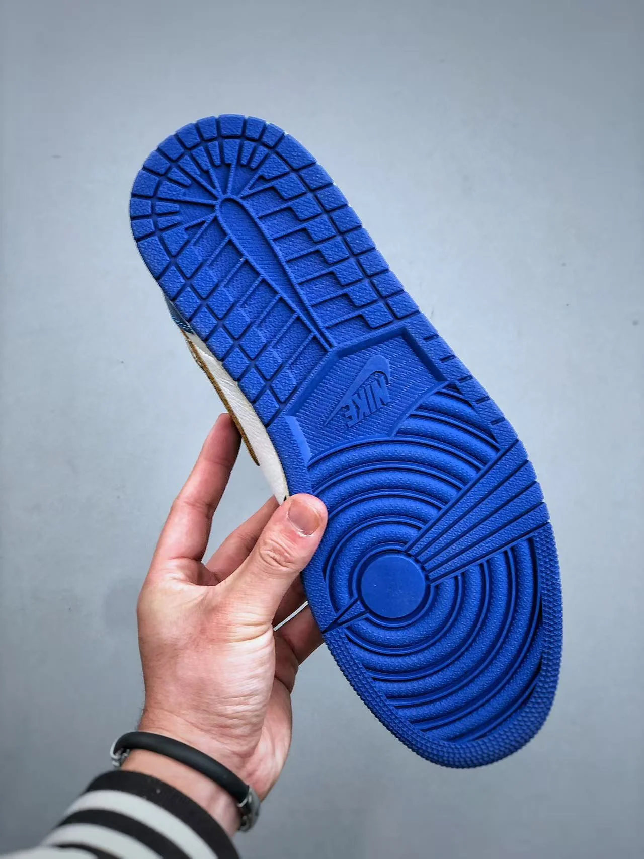 AJ1 Retro High Union Los Angeles x Fragment Design 1.0 - Image 3
