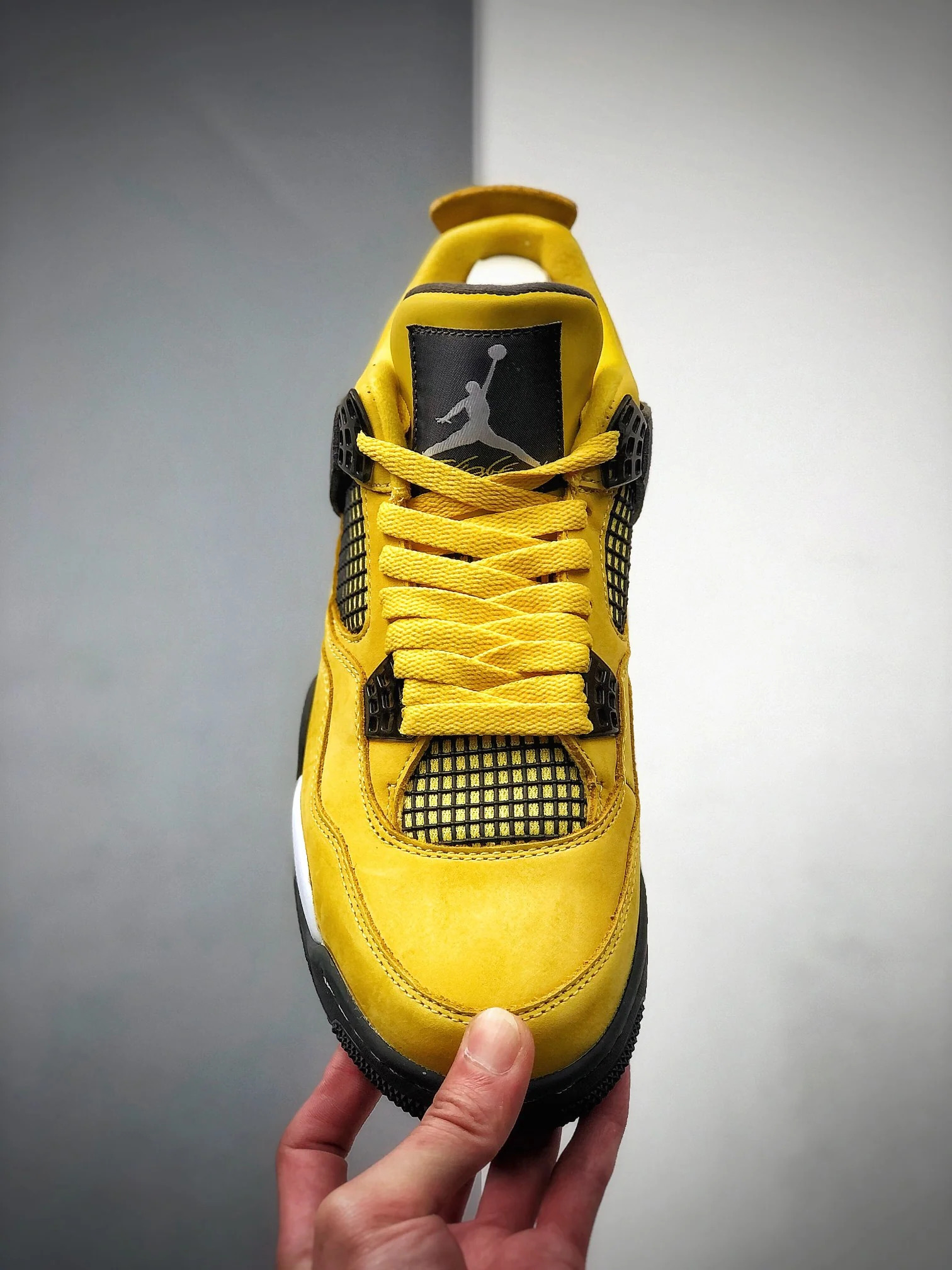 AJ4 Lightning - Image 3