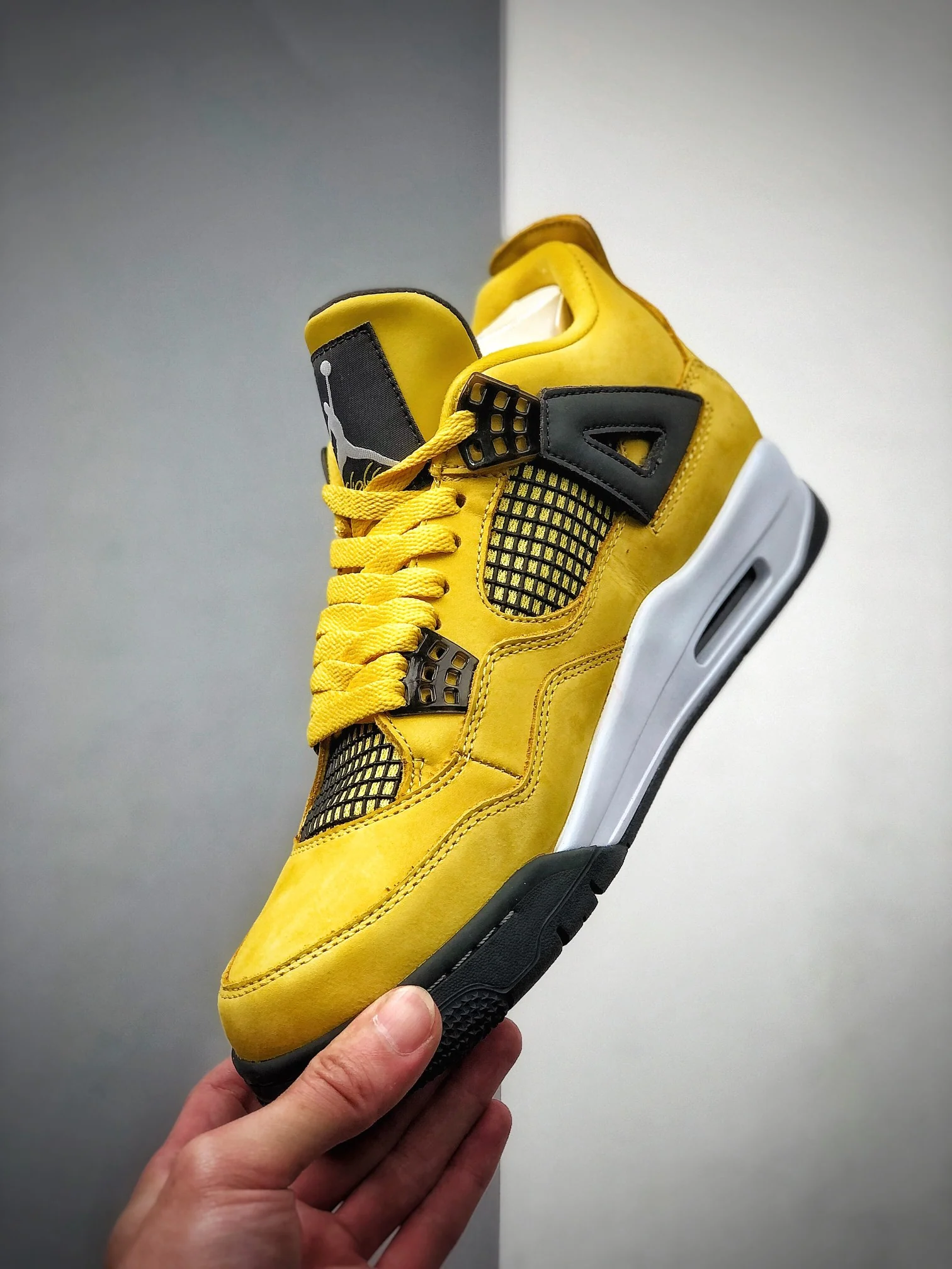 AJ4 Lightning - Image 4