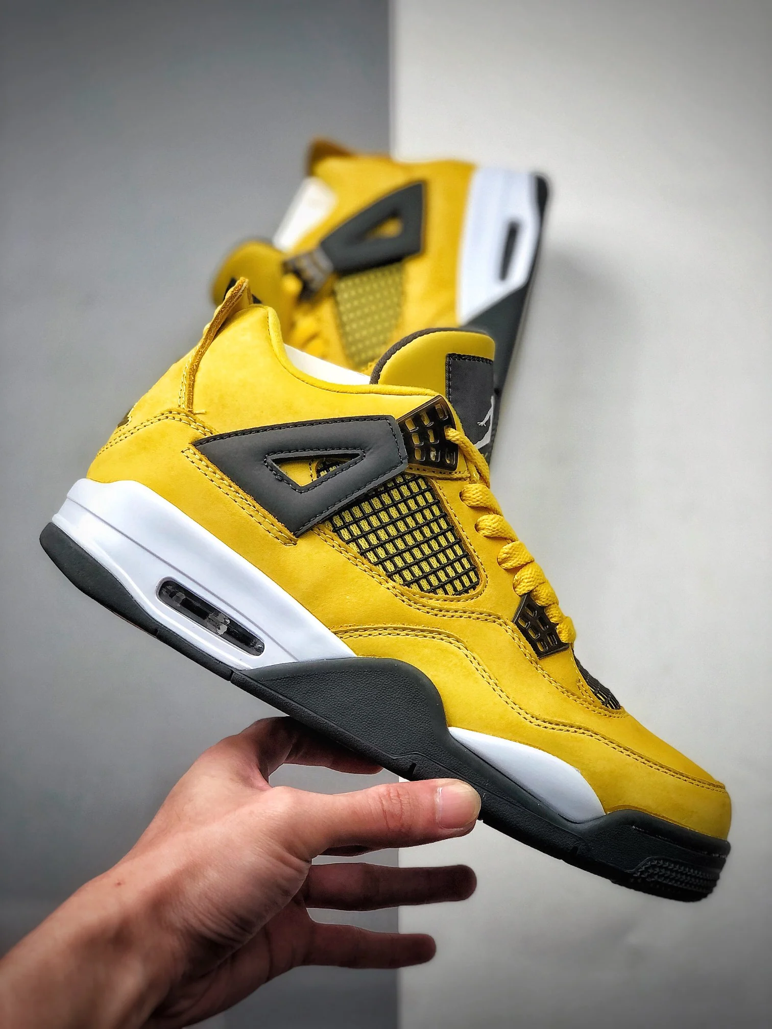 AJ4 Lightning - Image 5