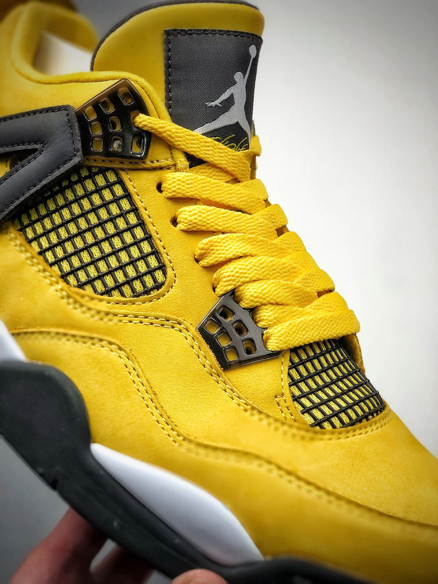 AJ4 Lightning - Image 7