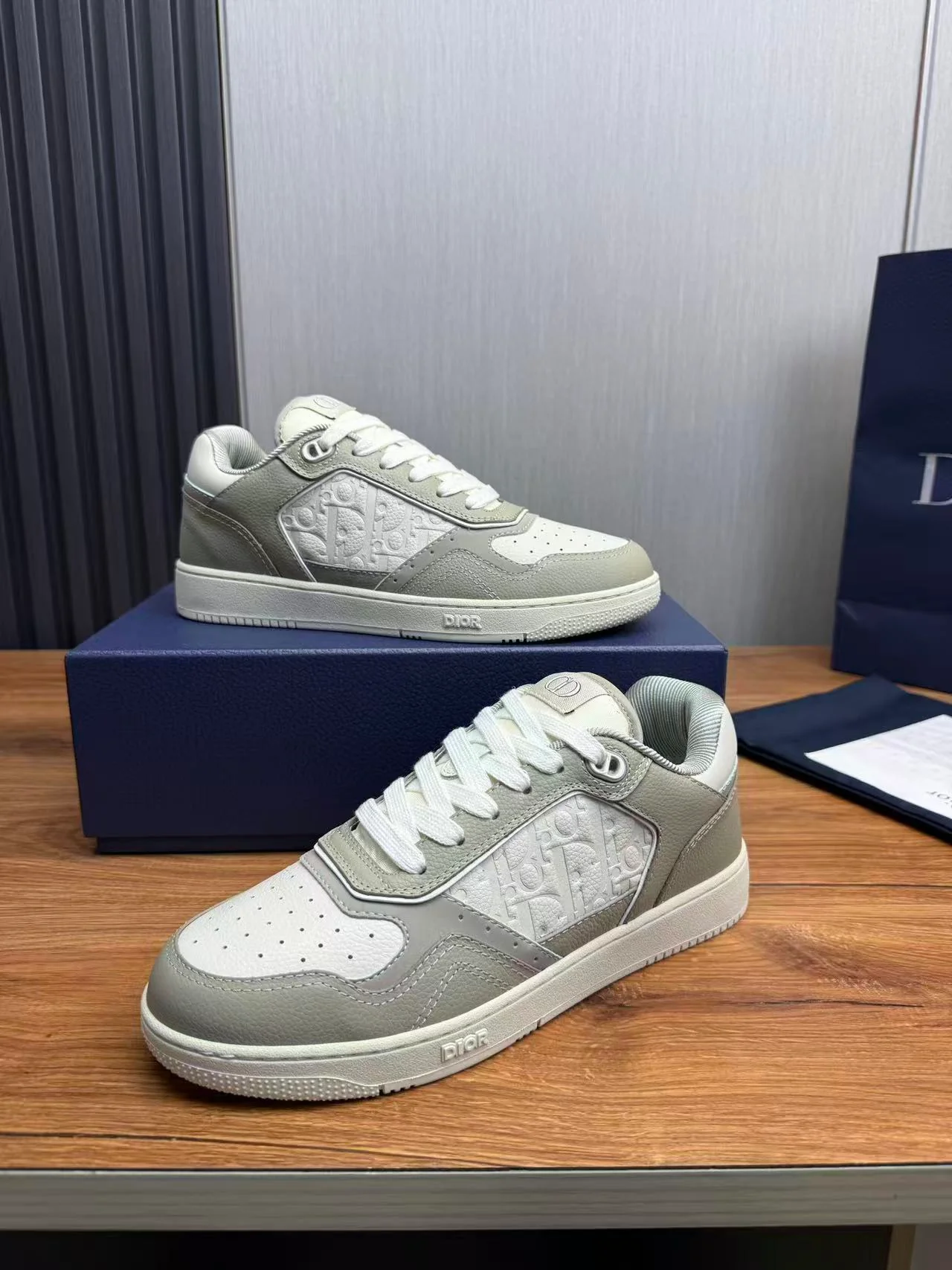 B27 Low-Top Trianon Gray and Cream Grained Calfskin - Image 2