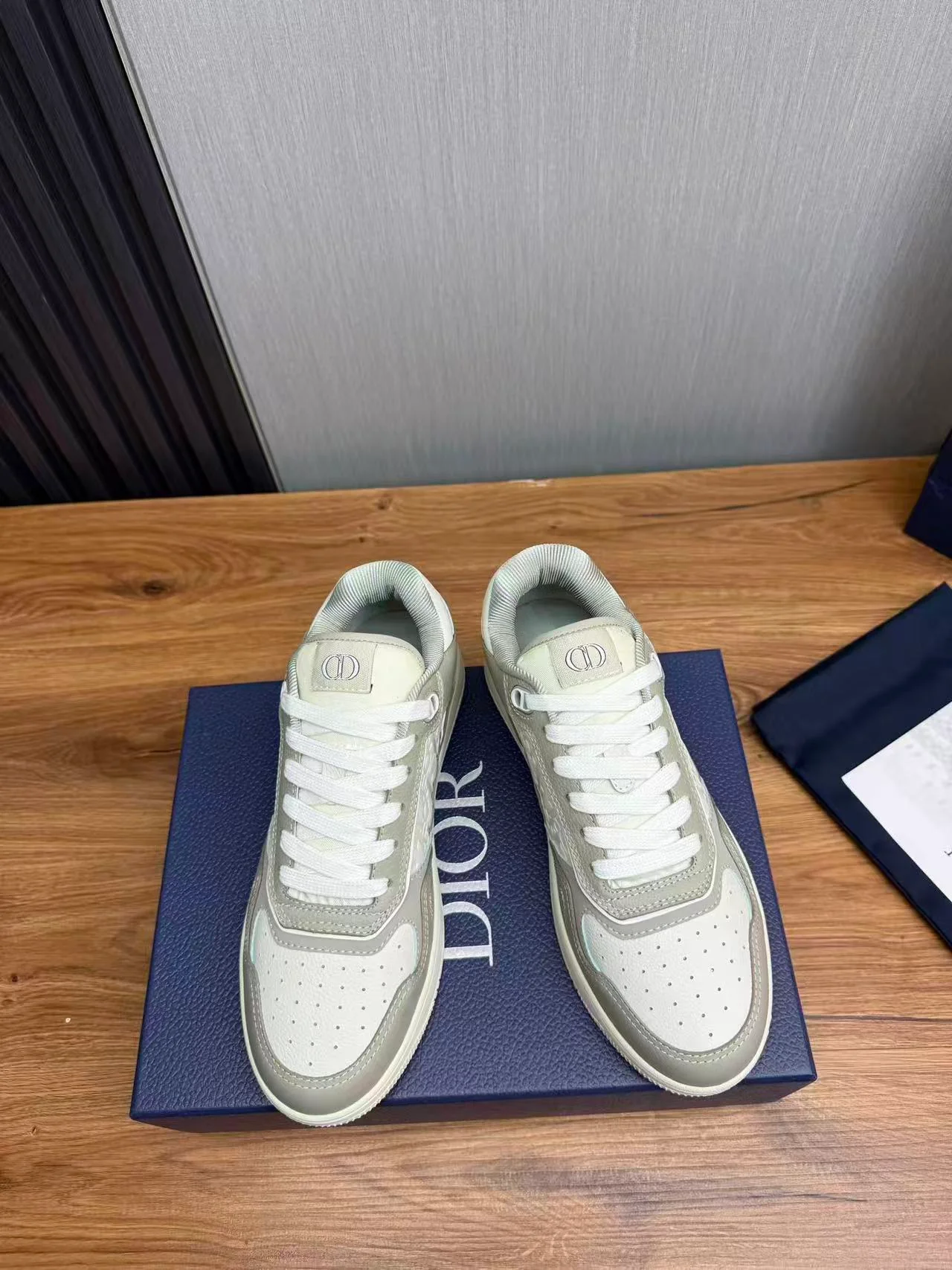 B27 Low-Top Trianon Gray and Cream Grained Calfskin - Image 7