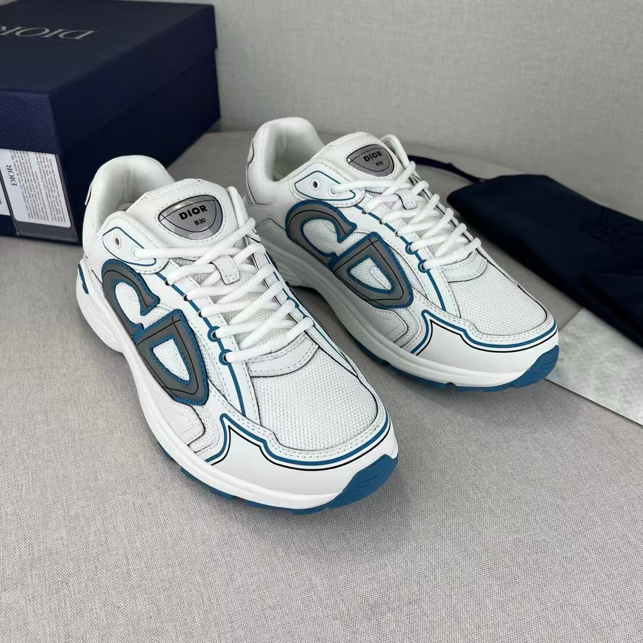 B30 White and Light Blue Mesh - Image 10