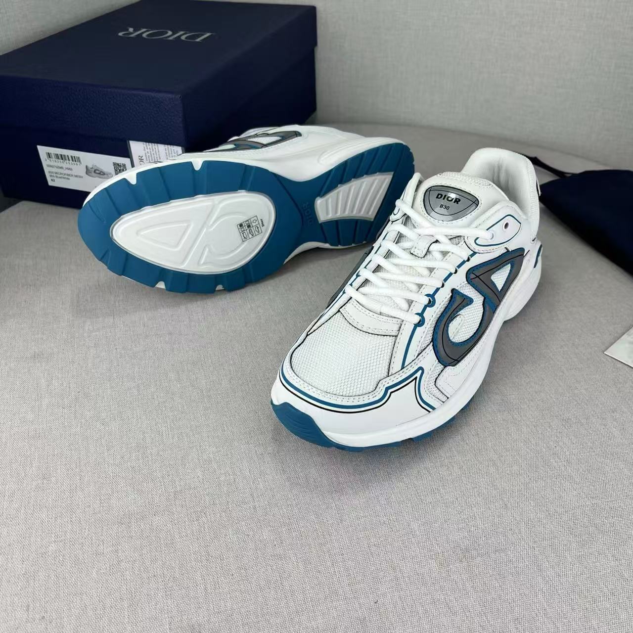 B30 White and Light Blue Mesh - Image 4