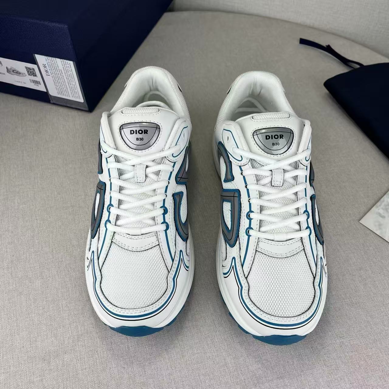 B30 White and Light Blue Mesh - Image 9