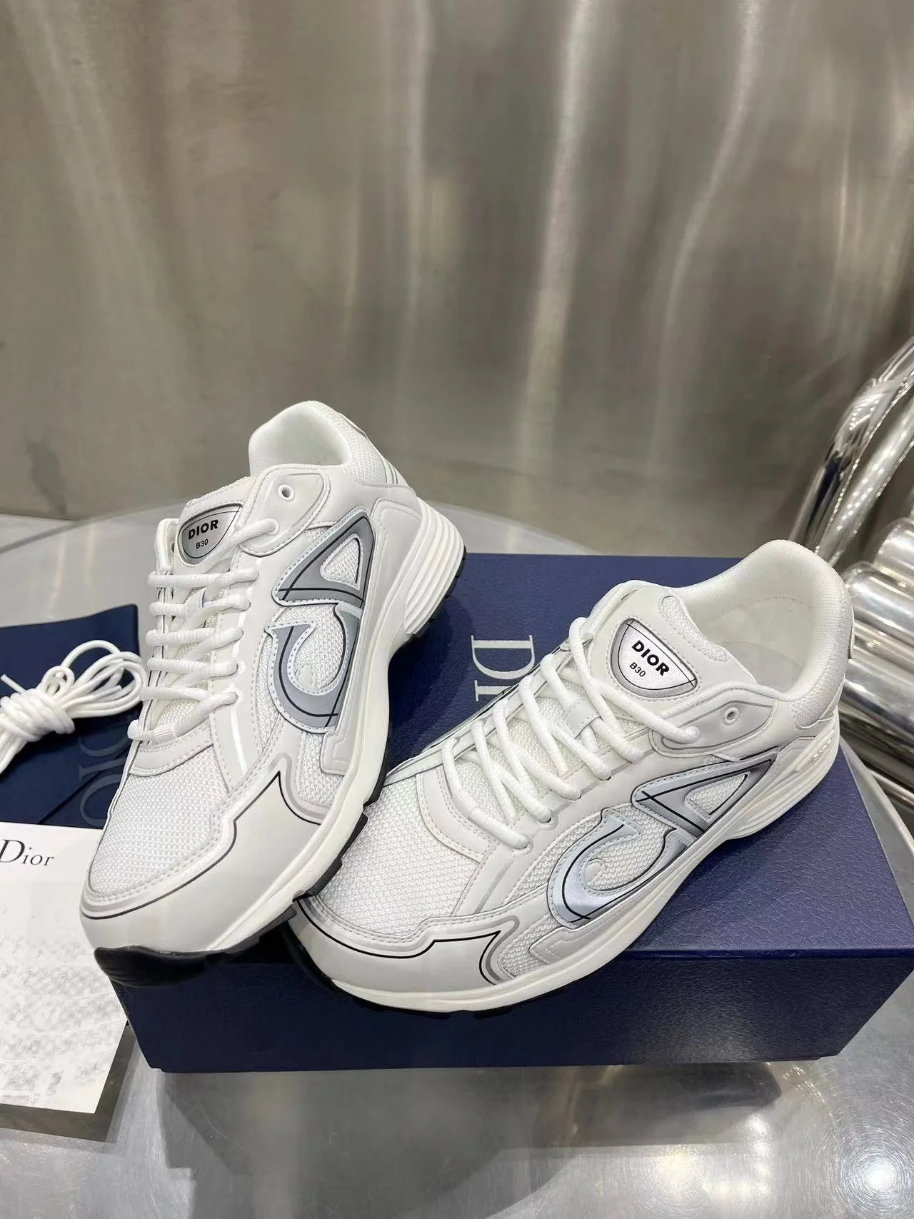 B30 White Mesh - Image 4
