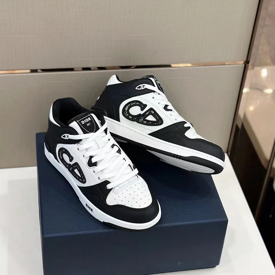B57 Mid-Top Black Oblique - Image 9