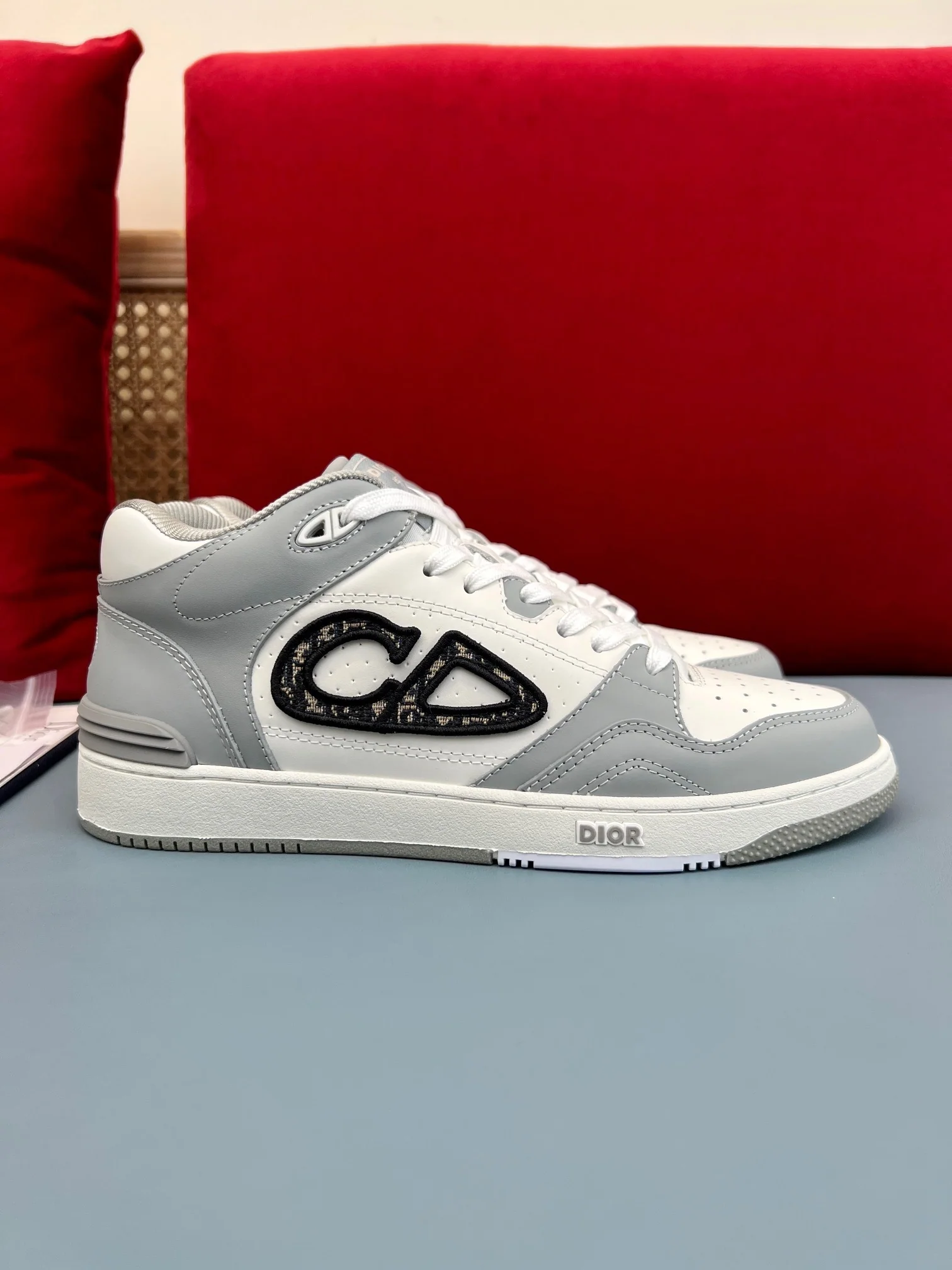 B57 Mid-Top Grey Oblique - Image 3