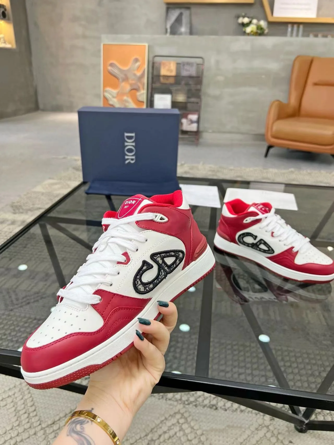 B57 Mid-Top Red and White - Image 5