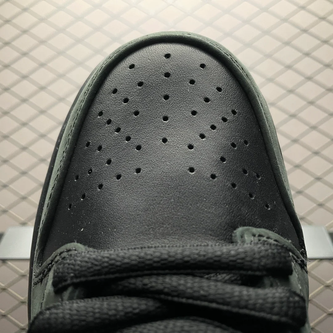 Jeff Staple x Dunk Low Pro SB 'Black Pigeon' - Image 8