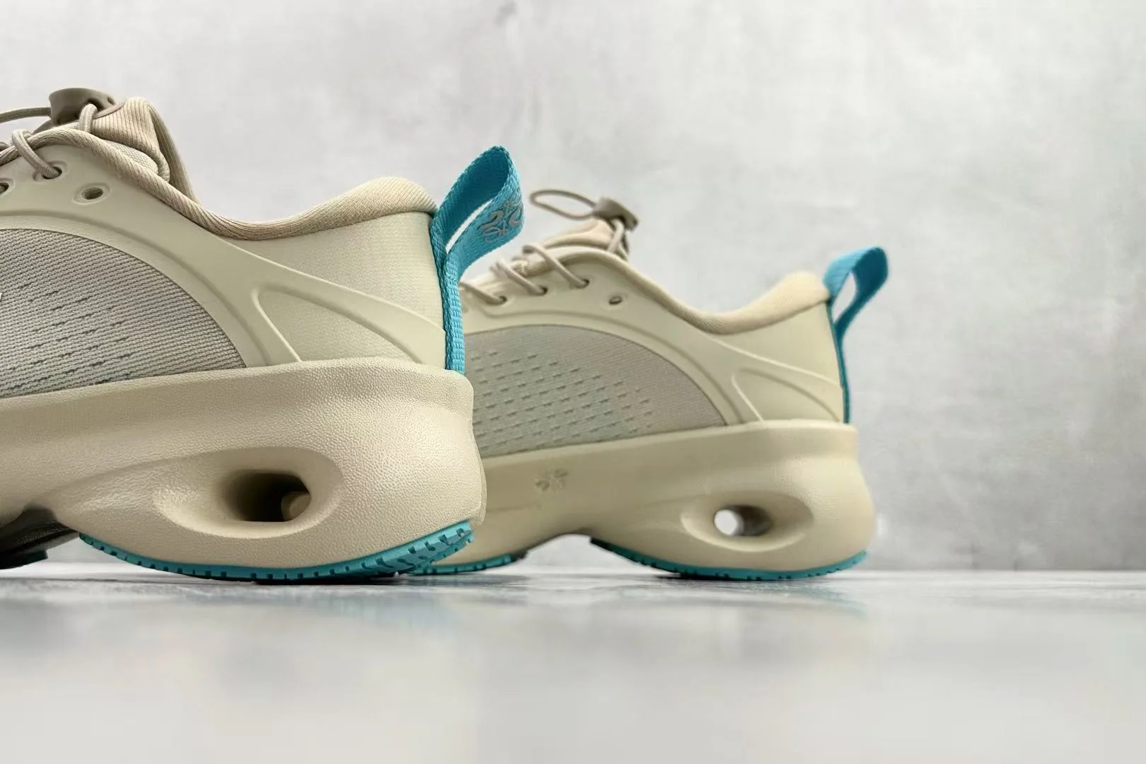 LOEWE Cloudsolo Sand/Turquoise - Image 8