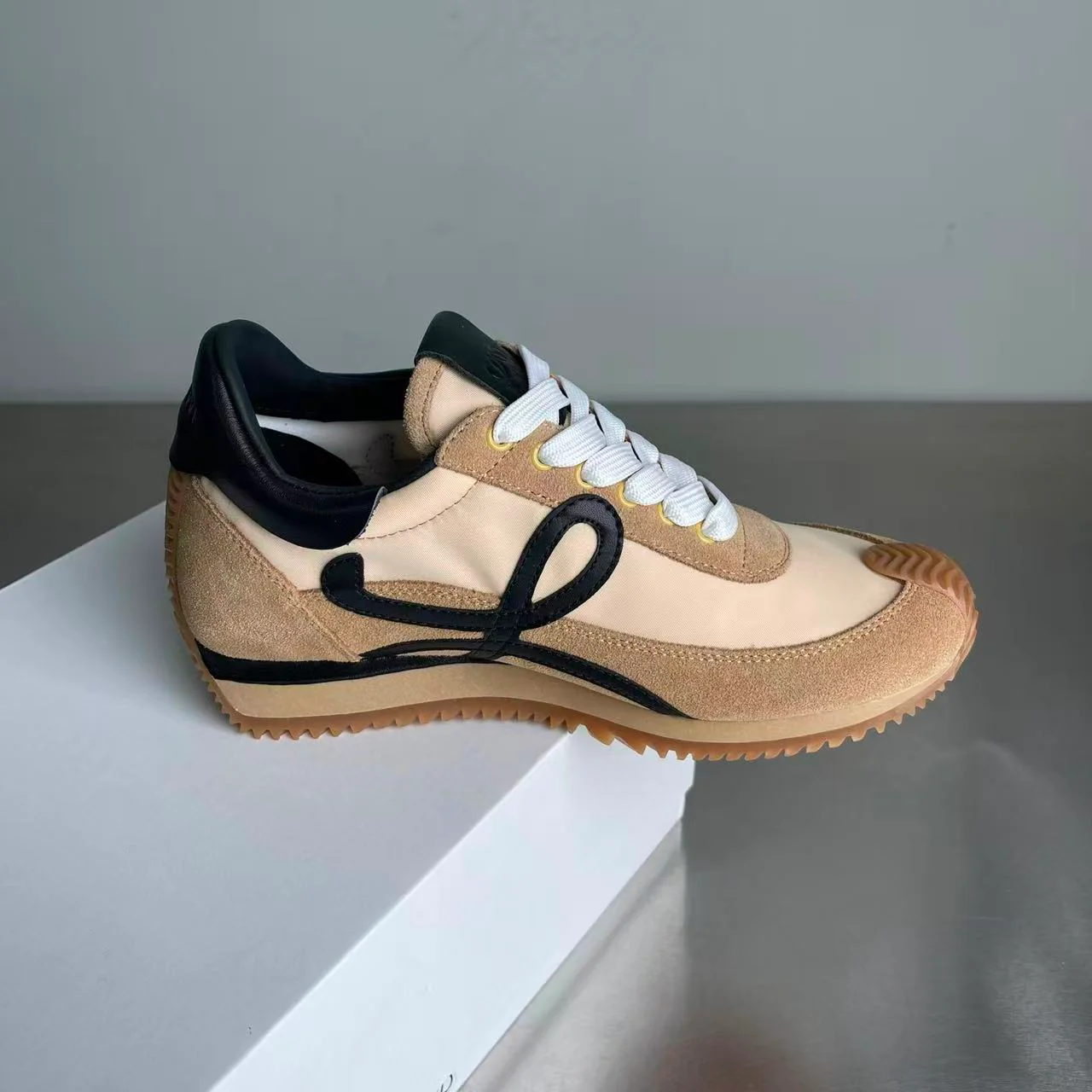 LOEWE Flowrunner Gold Black - Image 6