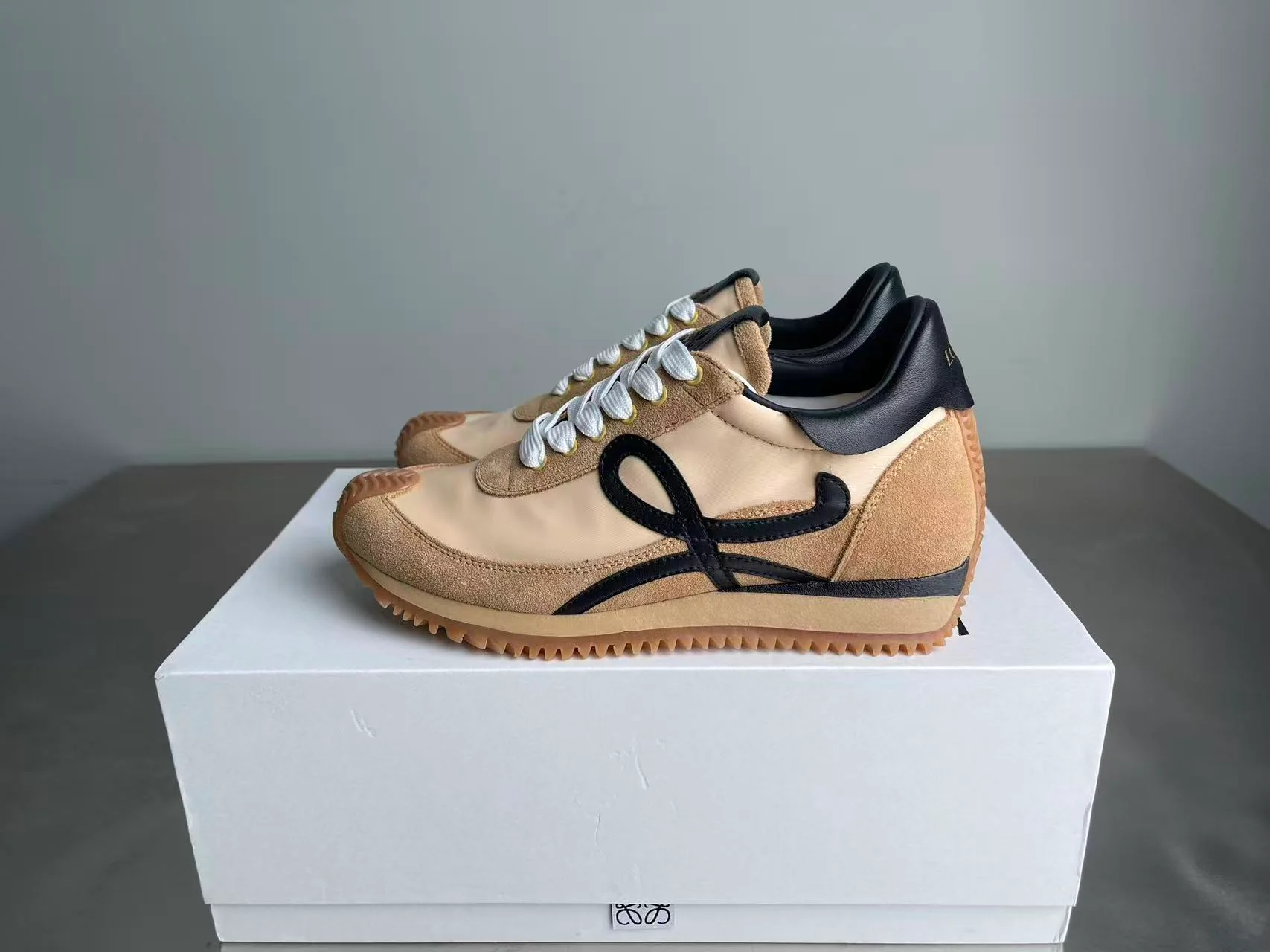 LOEWE Flowrunner Gold Black - Image 7