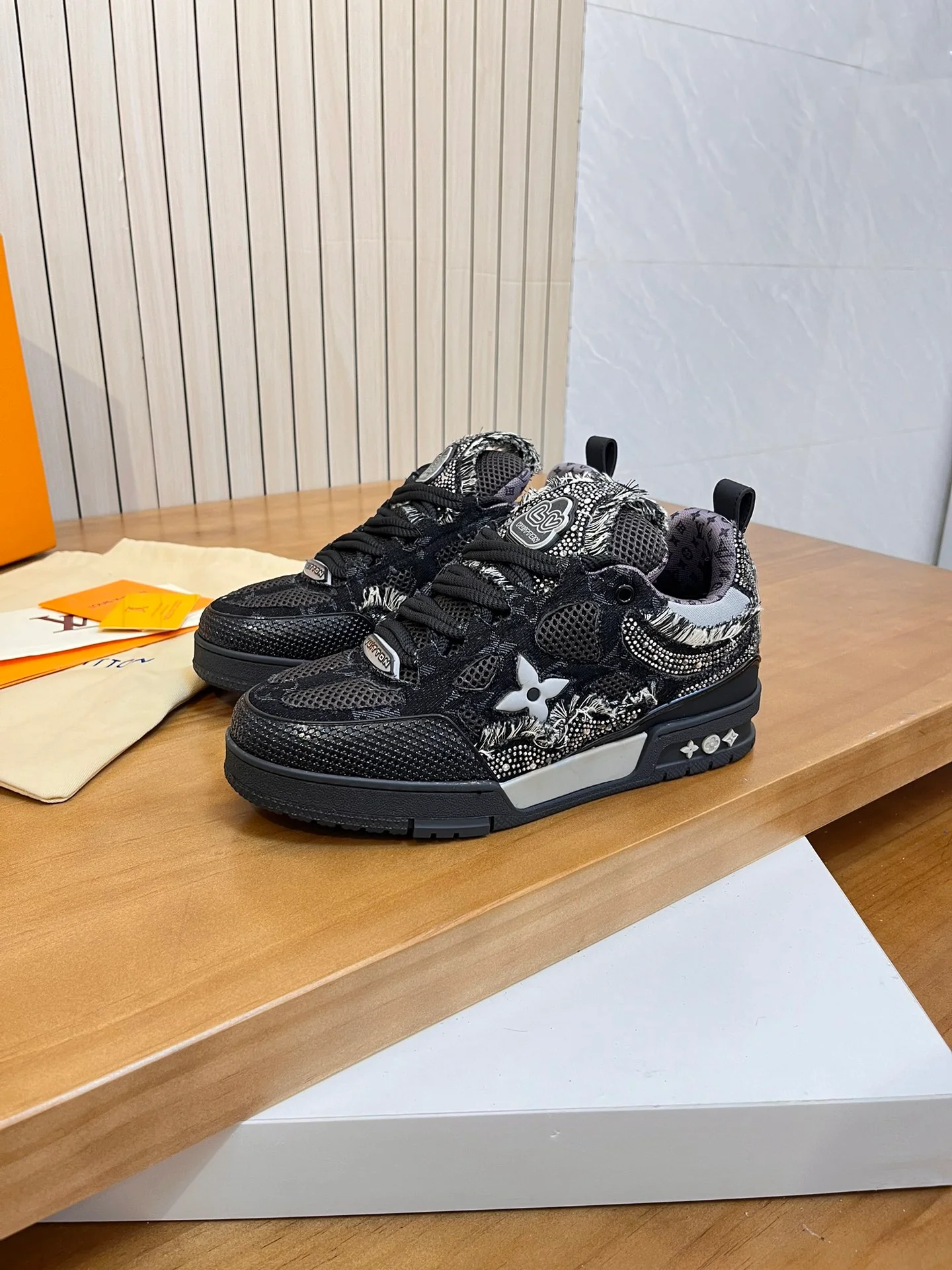 LV Skate Sneaker Noir - Image 2