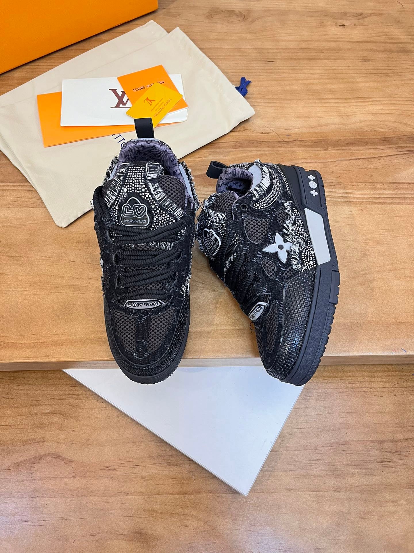 LV Skate Sneaker Noir - Image 4