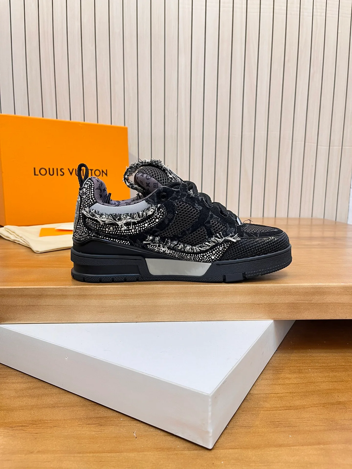 LV Skate Sneaker Noir - Image 6