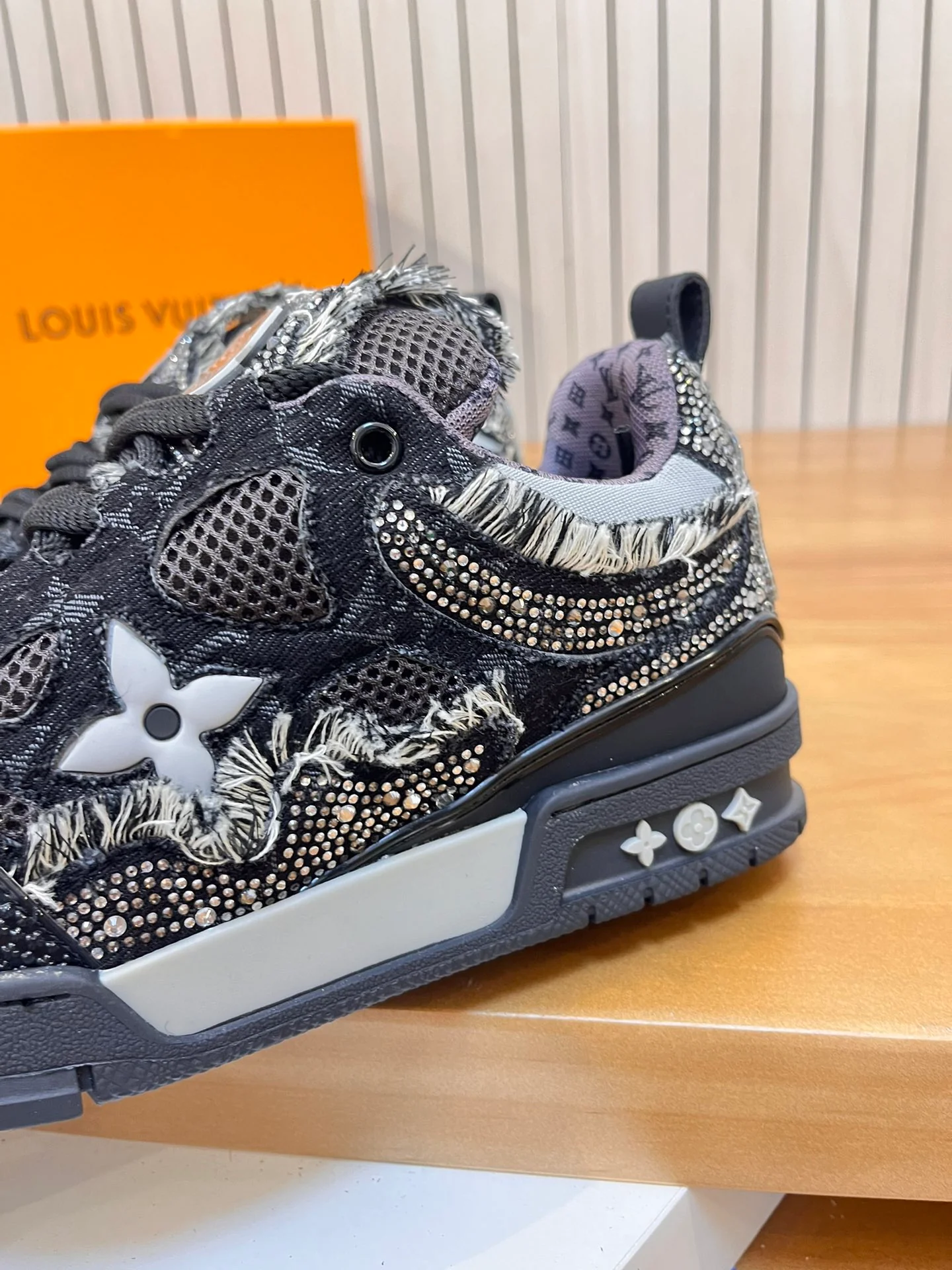 LV Skate Sneaker Noir - Image 7