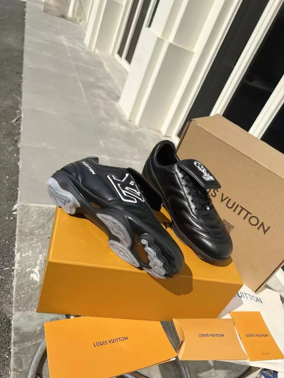 LV Soccer Sneaker Noir - Image 3