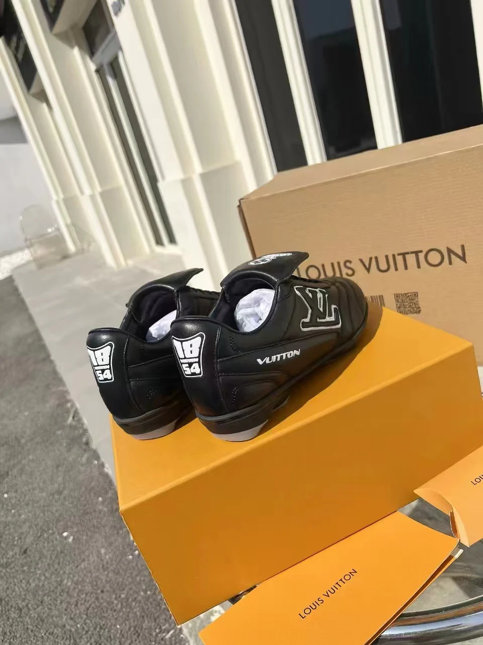 LV Soccer Sneaker Noir - Image 4